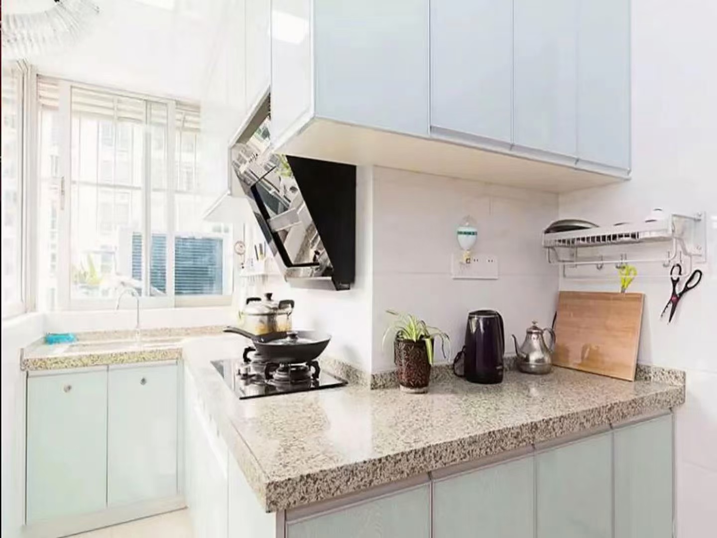 龙福大厦 3室2厅1卫 2500.0元/月 龙福大厦 3室2厅1卫 2500.0元/月室内图