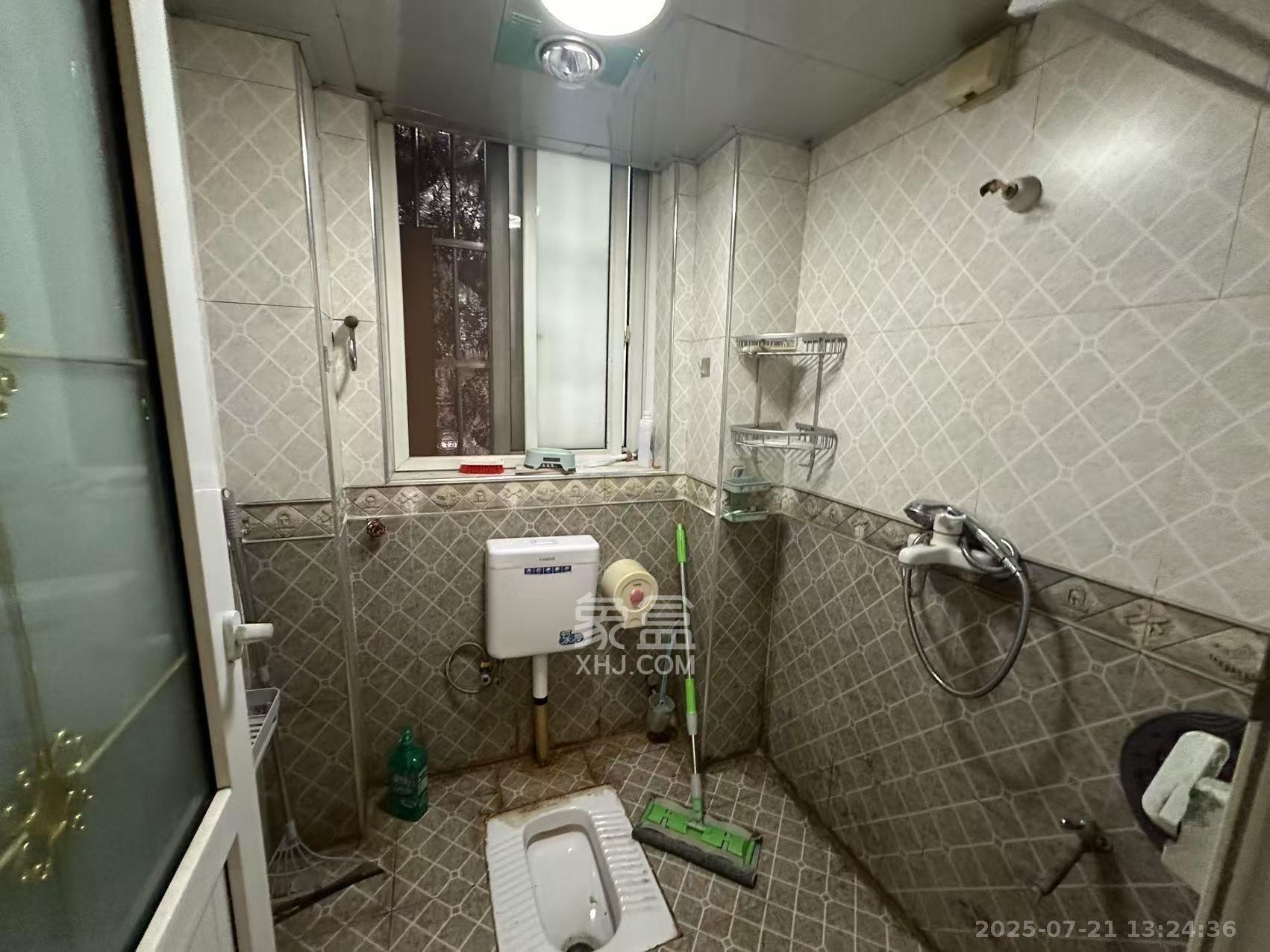 鄱阳小区  1室2厅1卫    1200.0元/月 鄱阳小区  1室2厅1卫    1200.0元/月室内图