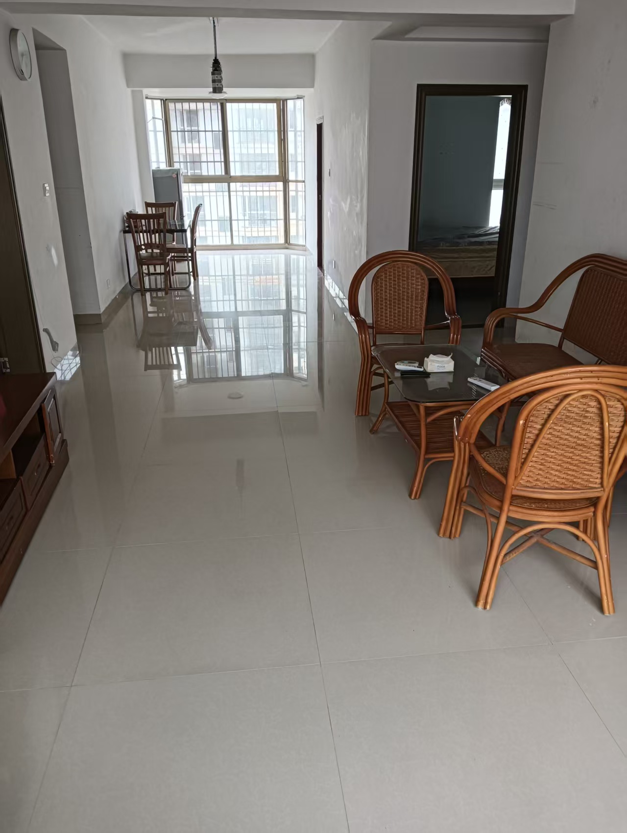 春熙苑 2室2厅1卫 2100.0元/月 春熙苑 2室2厅1卫 2100.0元/月室内图