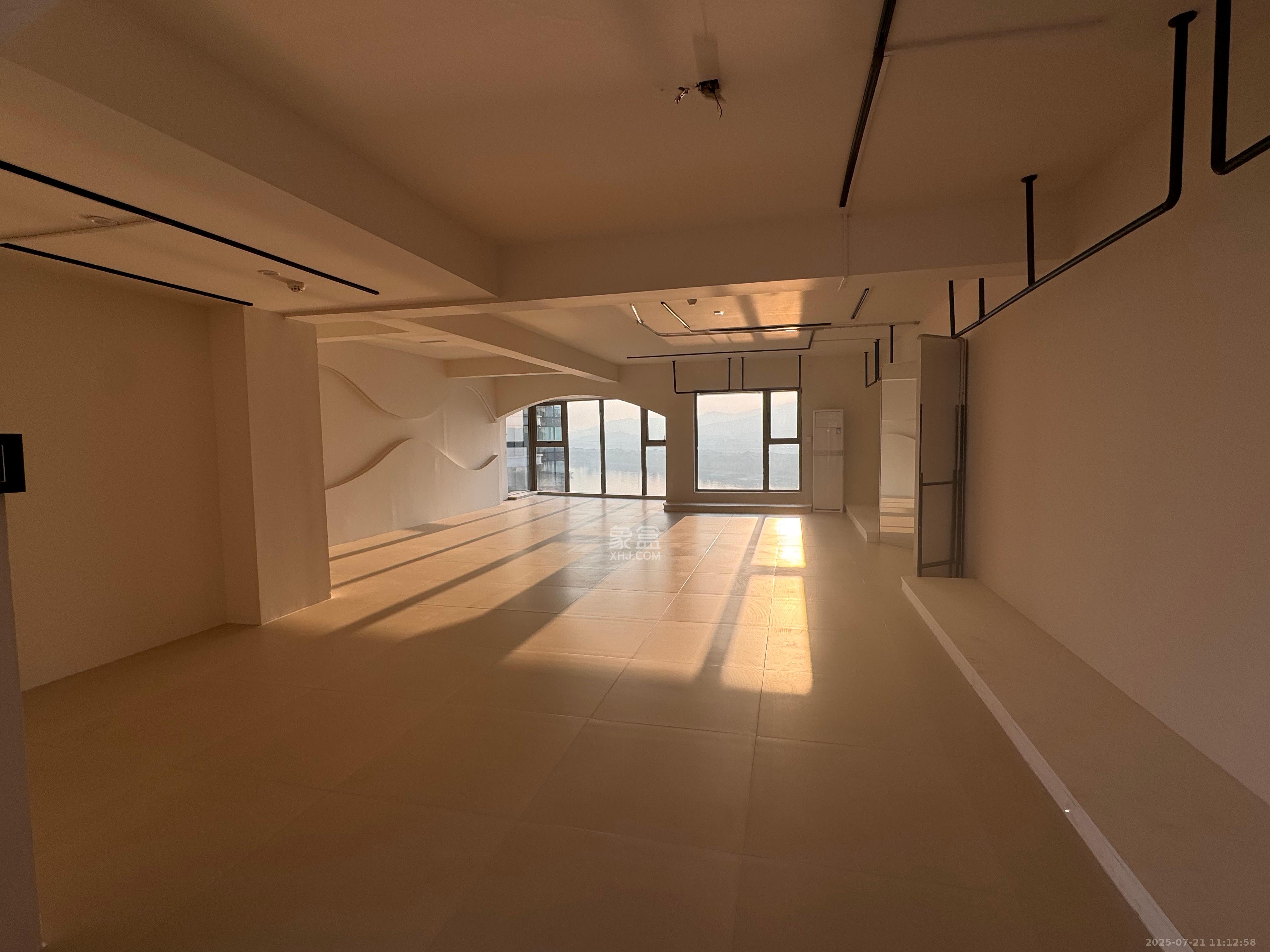 潮宗御苑 4室2厅2卫 7500.0元/月 潮宗御苑 4室2厅2卫 7500.0元/月室内图