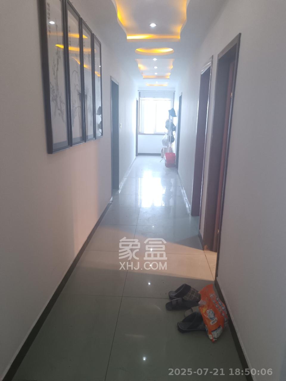 开宇大厦  4室2厅1卫   4500.00元/月室内图