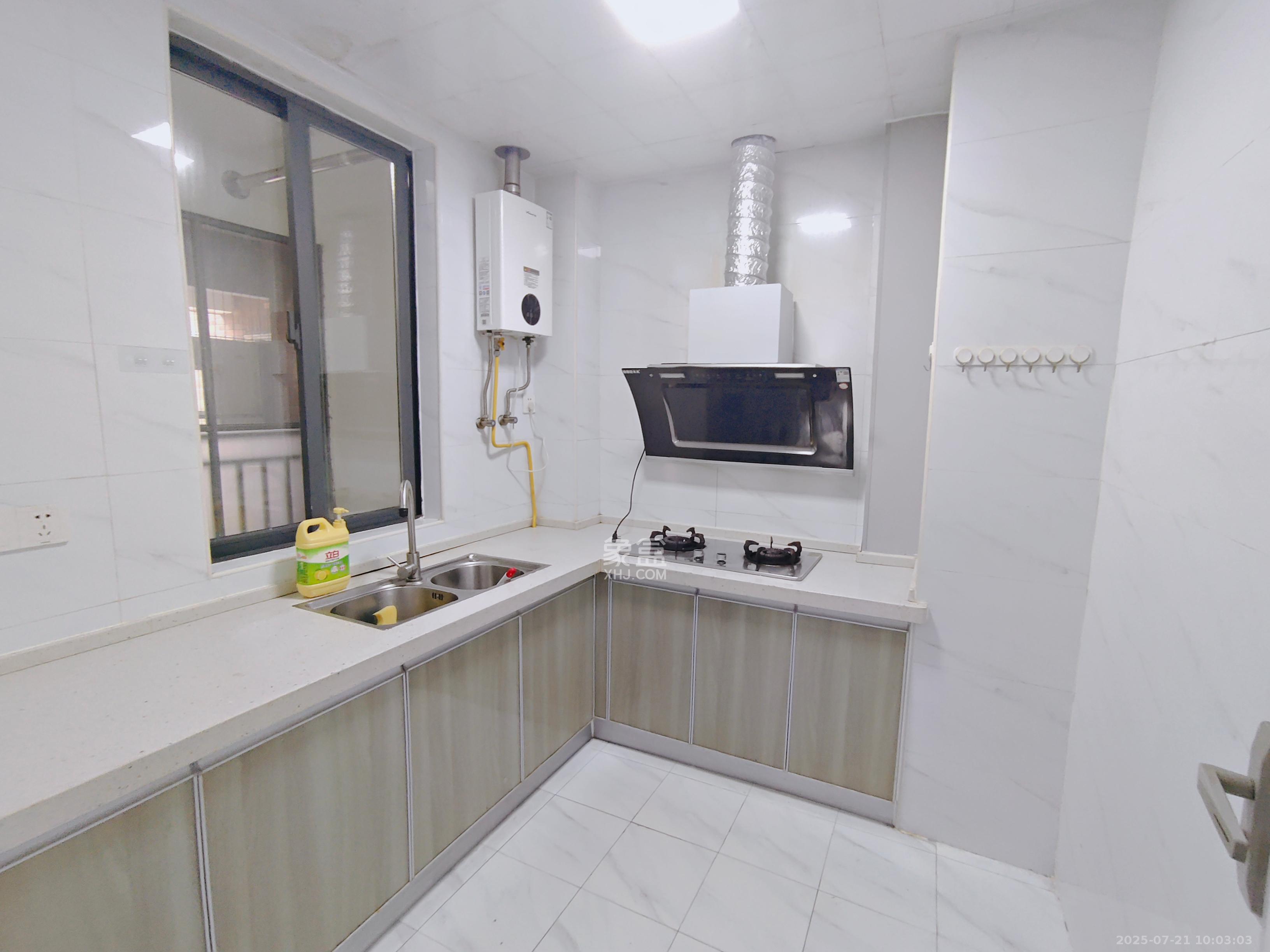 半山壹号  3室2厅2卫    2800.0元/月 半山壹号  3室2厅2卫    2800.0元/月室内图