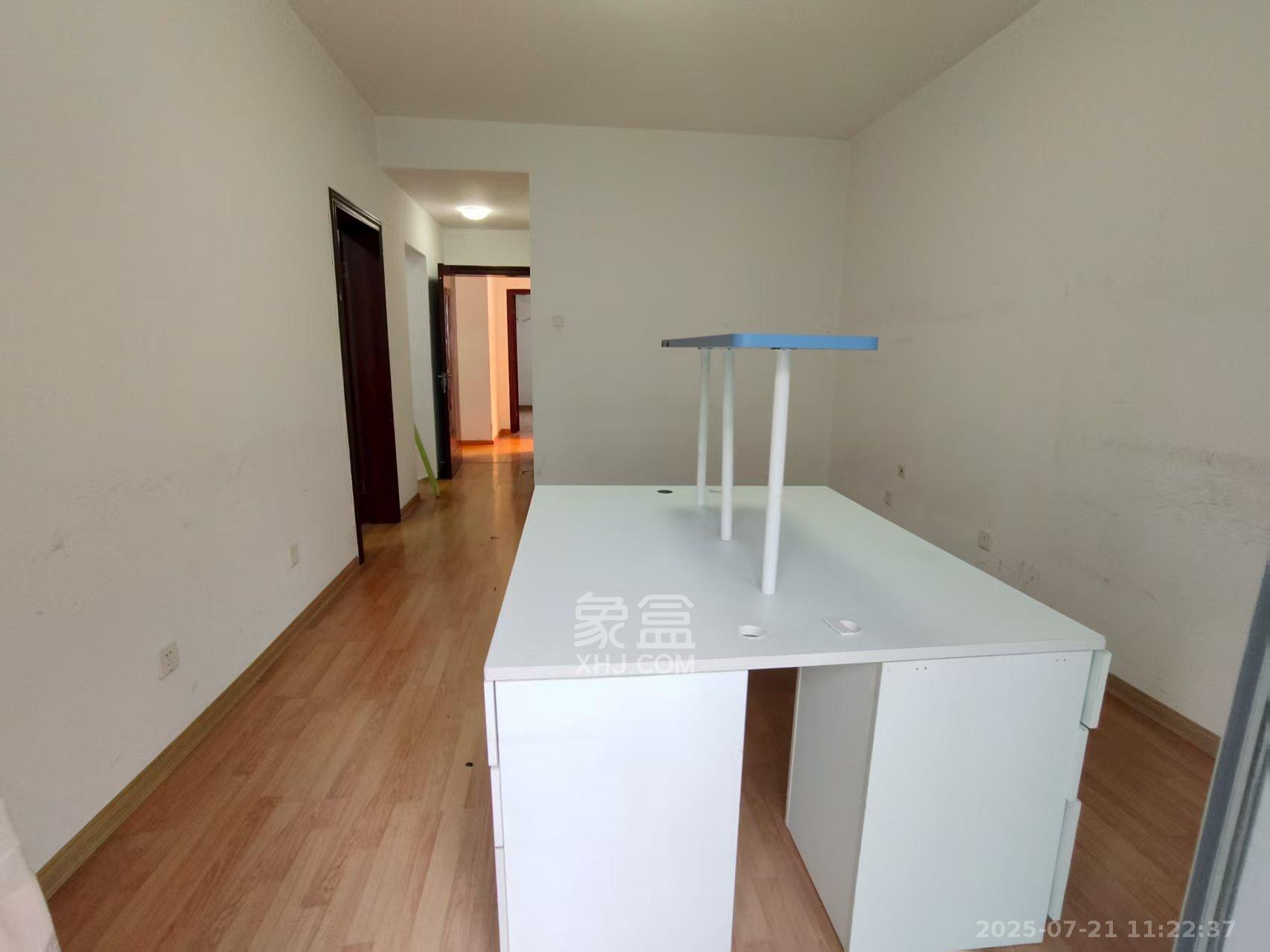 阳光100二期  4室2厅2卫    3200.0元/月室内图