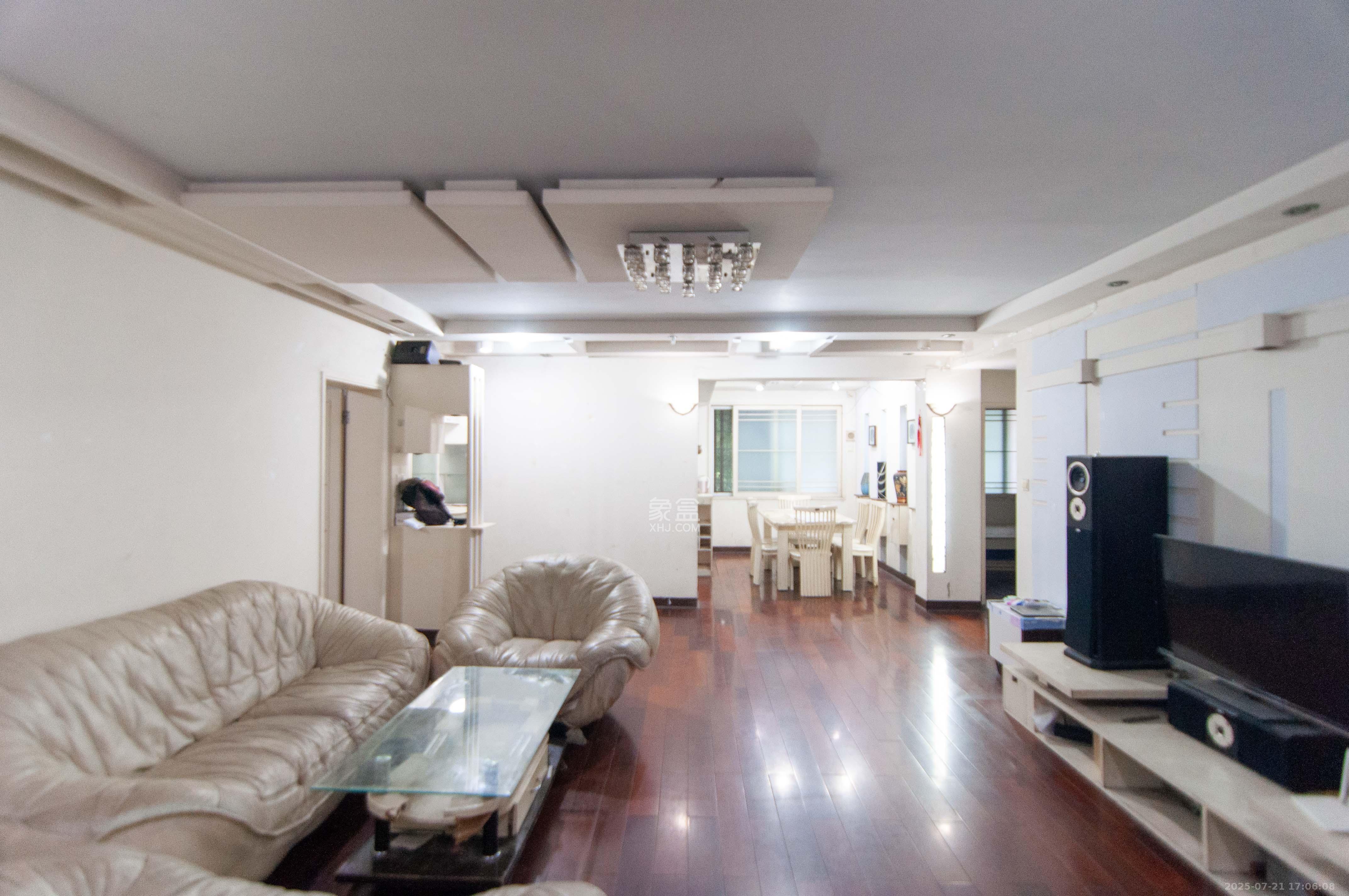 湘仪家园 3室2厅2卫 66.8万 湘仪家园 3室2厅2卫 66.8万客厅