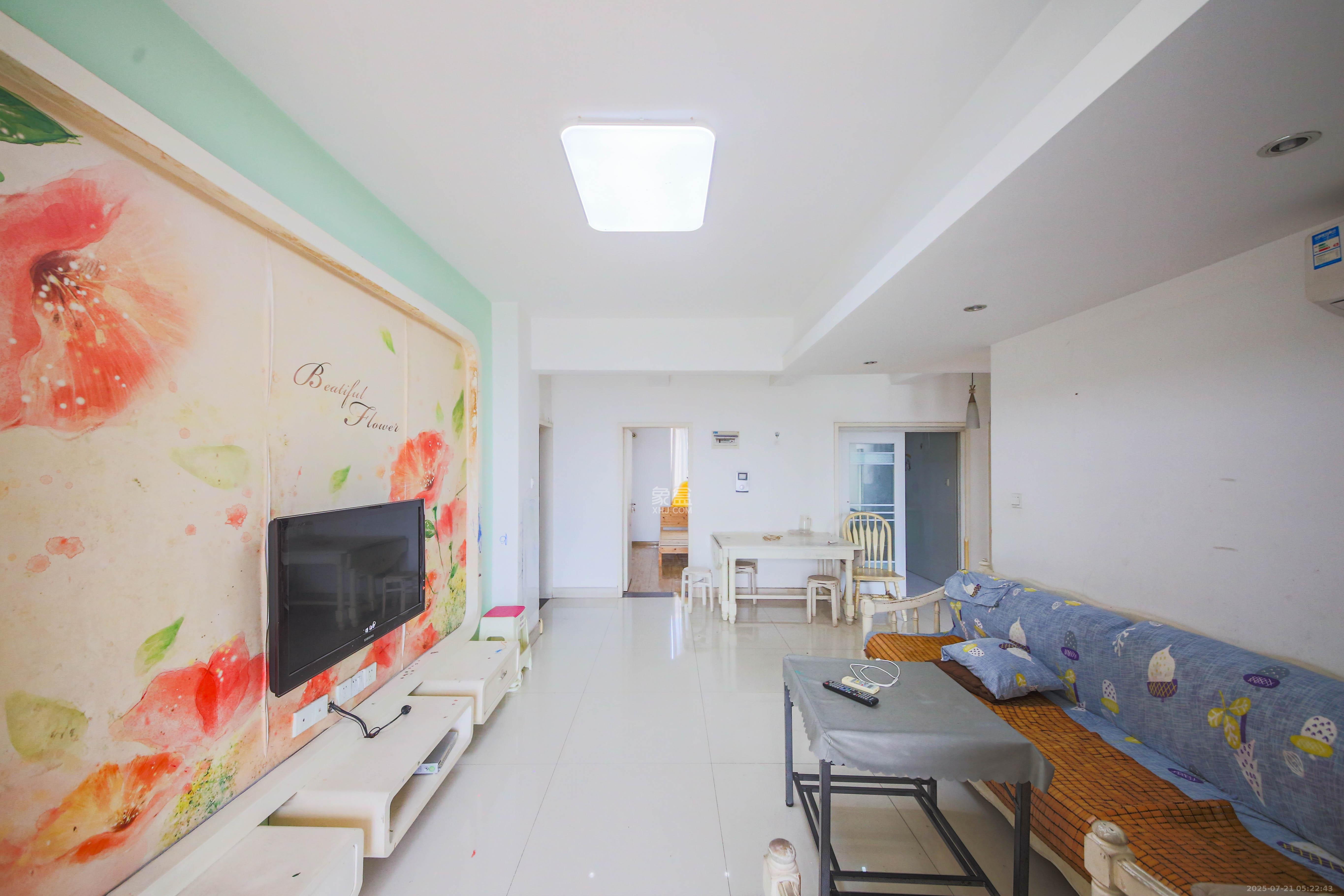 天城尚品 2室2厅1卫 65.00万 天城尚品 2室2厅1卫 65.00万客厅