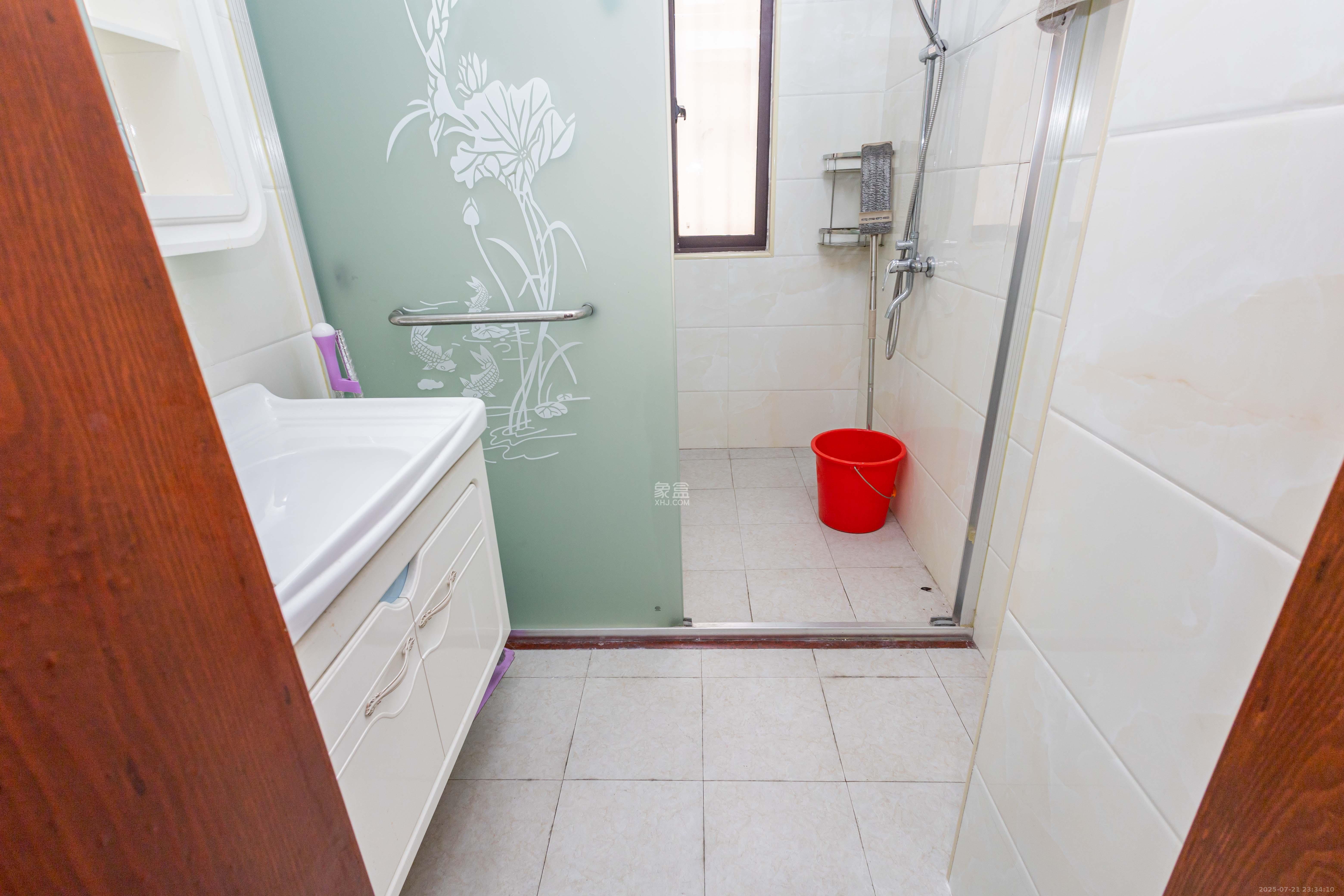 三景华御  3室2厅1卫    60.8万卫生间