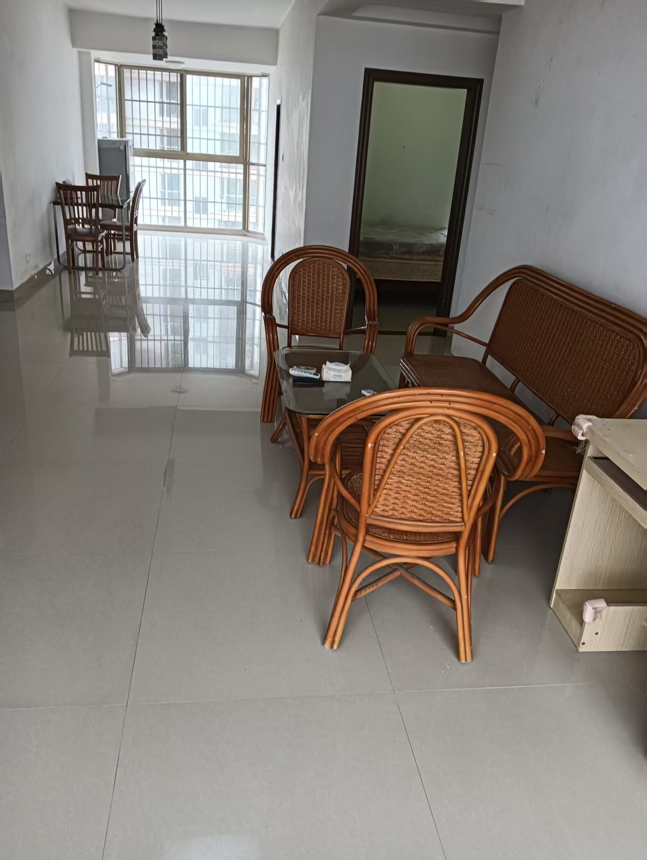 春熙苑 2室2厅1卫 2100.0元/月 春熙苑 2室2厅1卫 2100.0元/月室内图