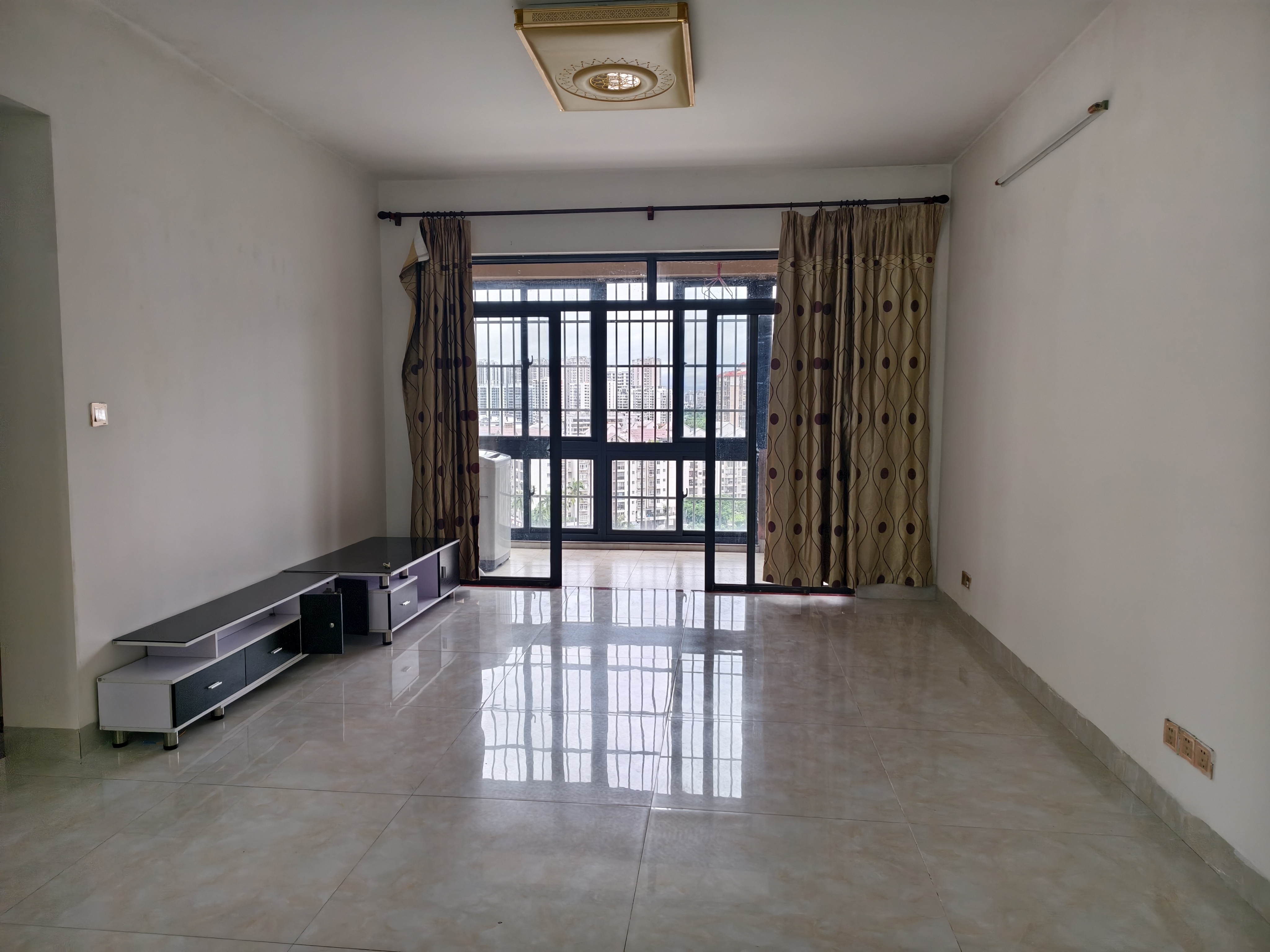 滨江新苑(一期A区)  2室2厅1卫    2300.0元/月 滨江新苑(一期A区)  2室2厅1卫    2300.0元/月室内图