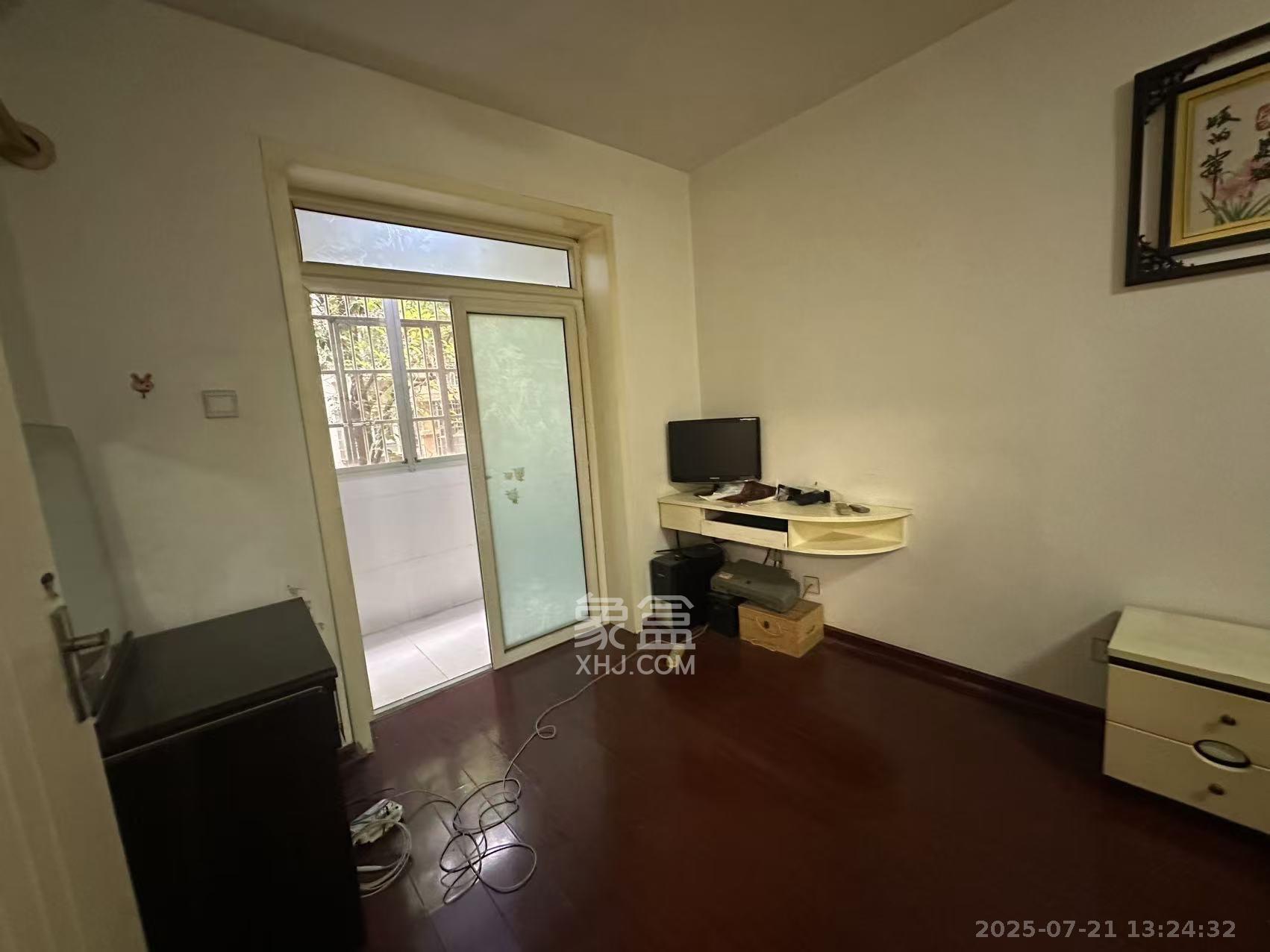 鄱阳小区  1室2厅1卫    1200.0元/月 鄱阳小区  1室2厅1卫    1200.0元/月室内图