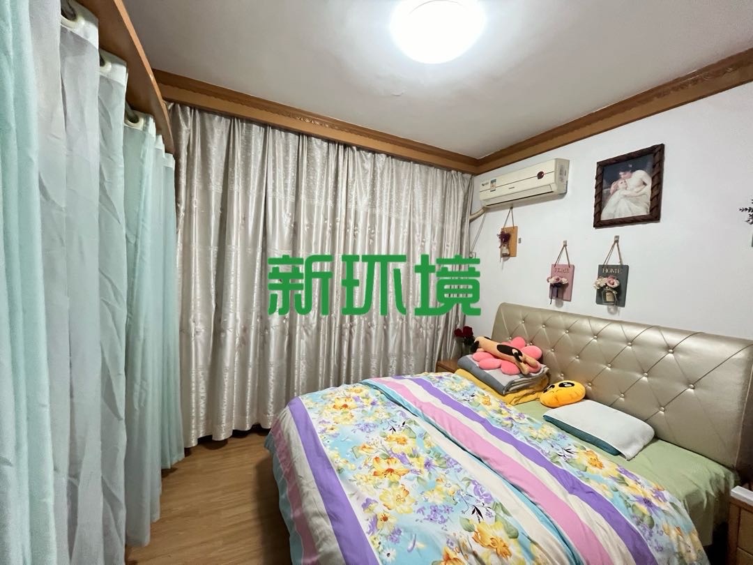 区房产公司综合楼  2室2厅1卫   32.80万客厅