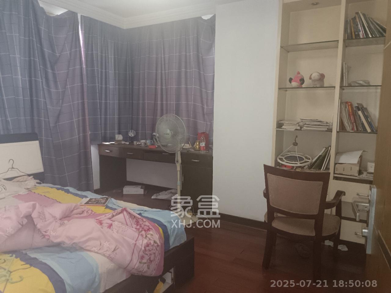 开宇大厦  4室2厅1卫   4500.00元/月室内图