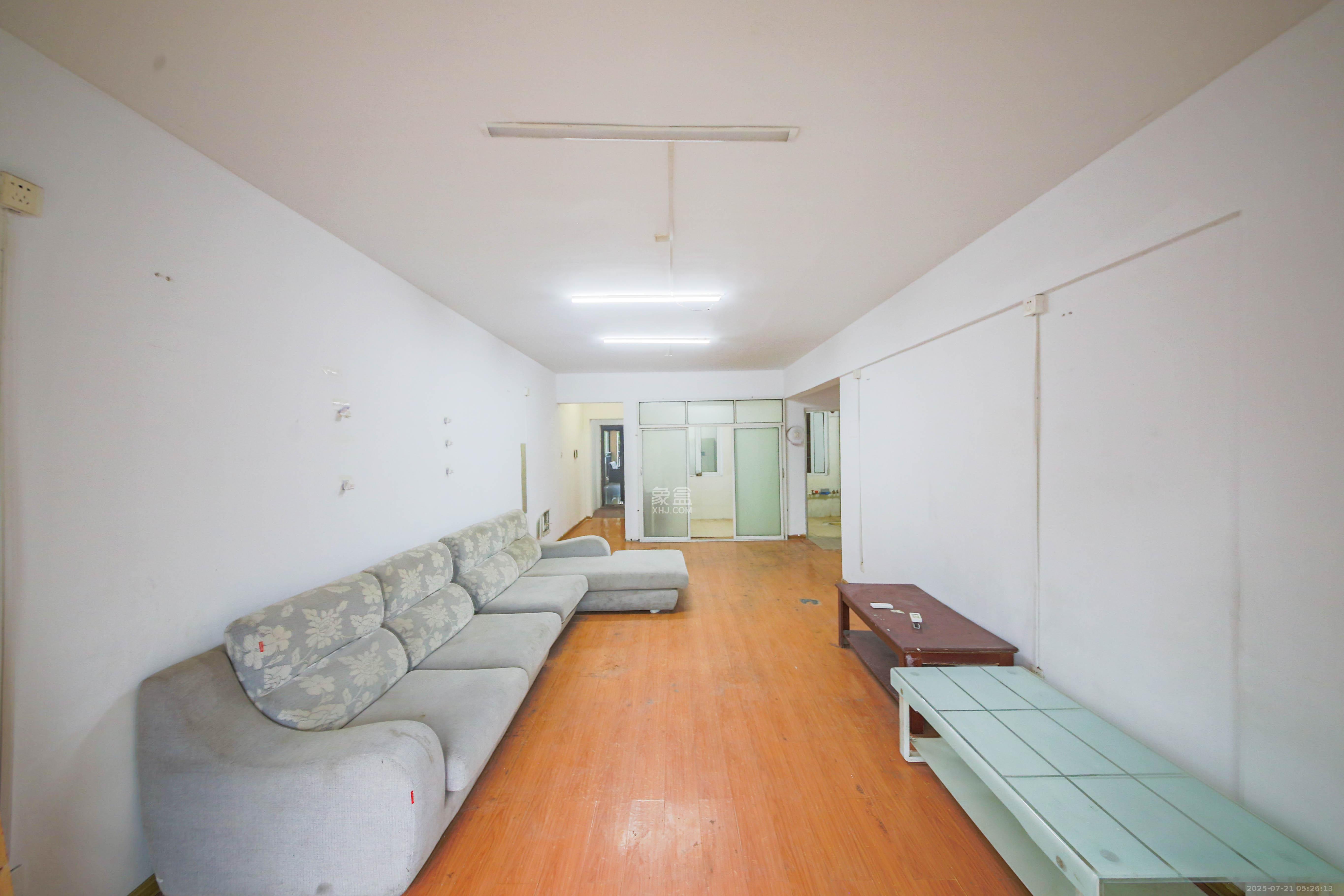 长城雅苑 3室2厅1卫 76.0万 长城雅苑 3室2厅1卫 76.0万客厅