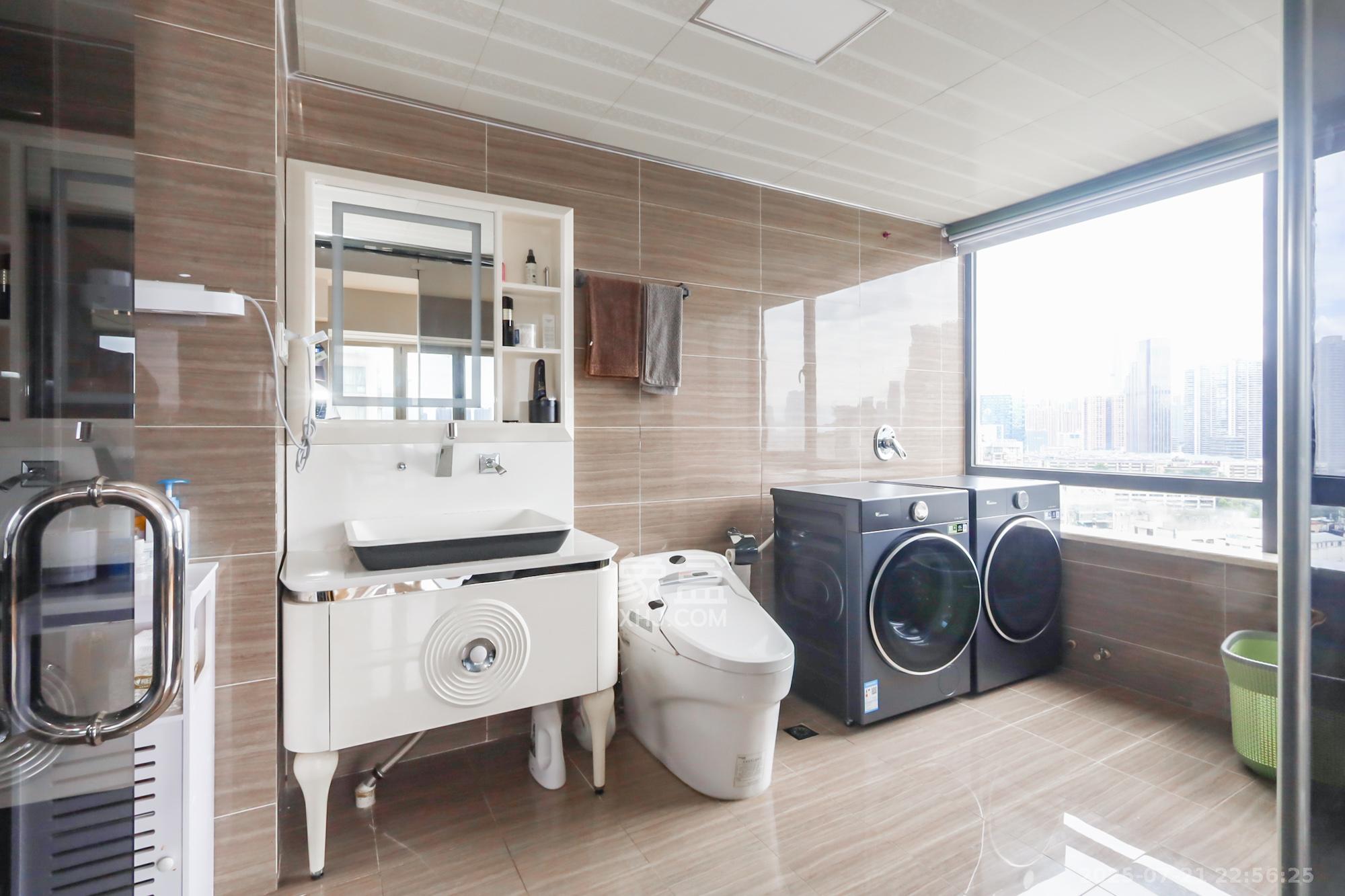 景秀江山  4室2厅2卫    190.0万卫生间