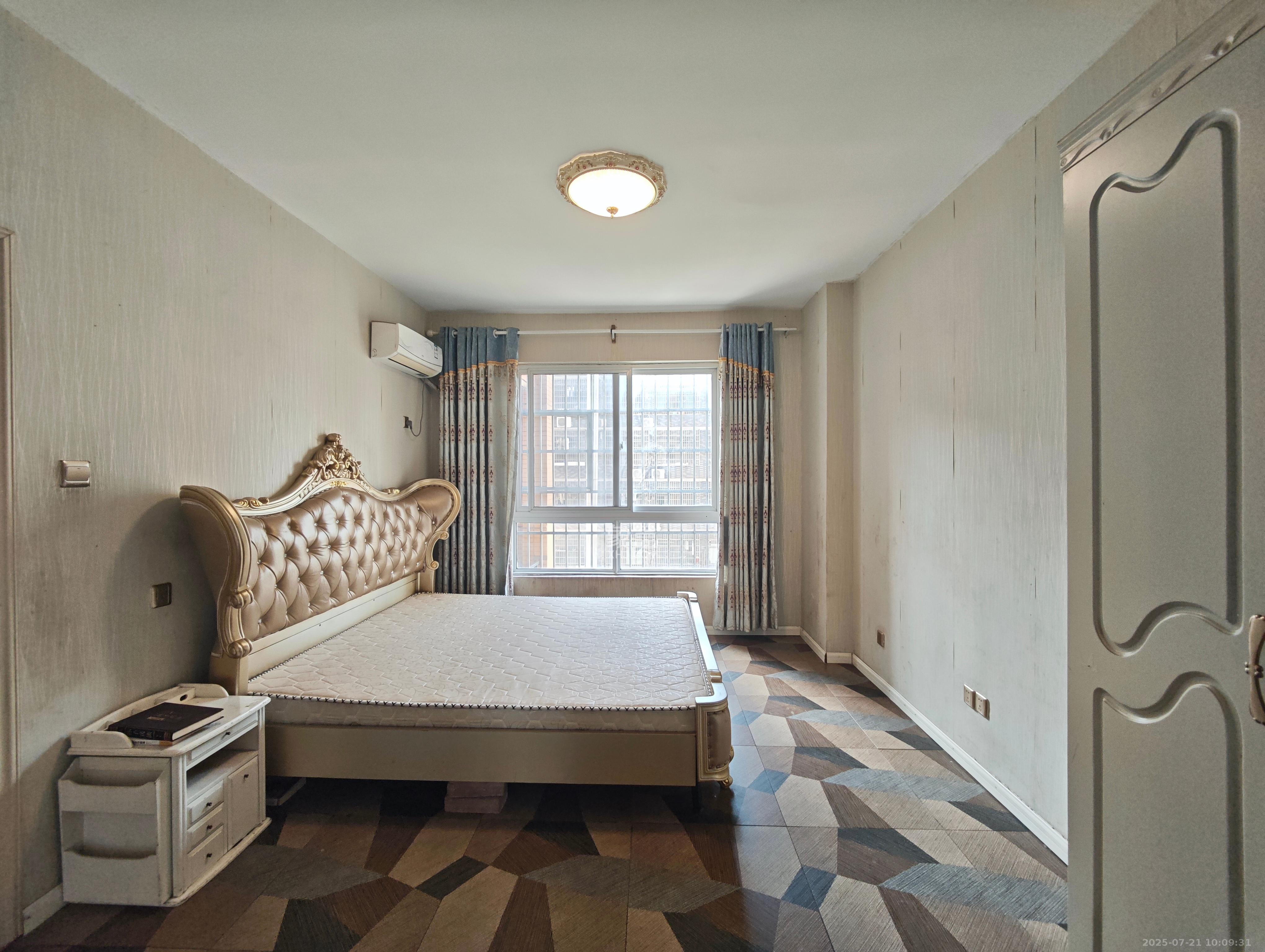 领东汇 3室1厅2卫 2400.0元/月 领东汇 3室1厅2卫 2400.0元/月室内图