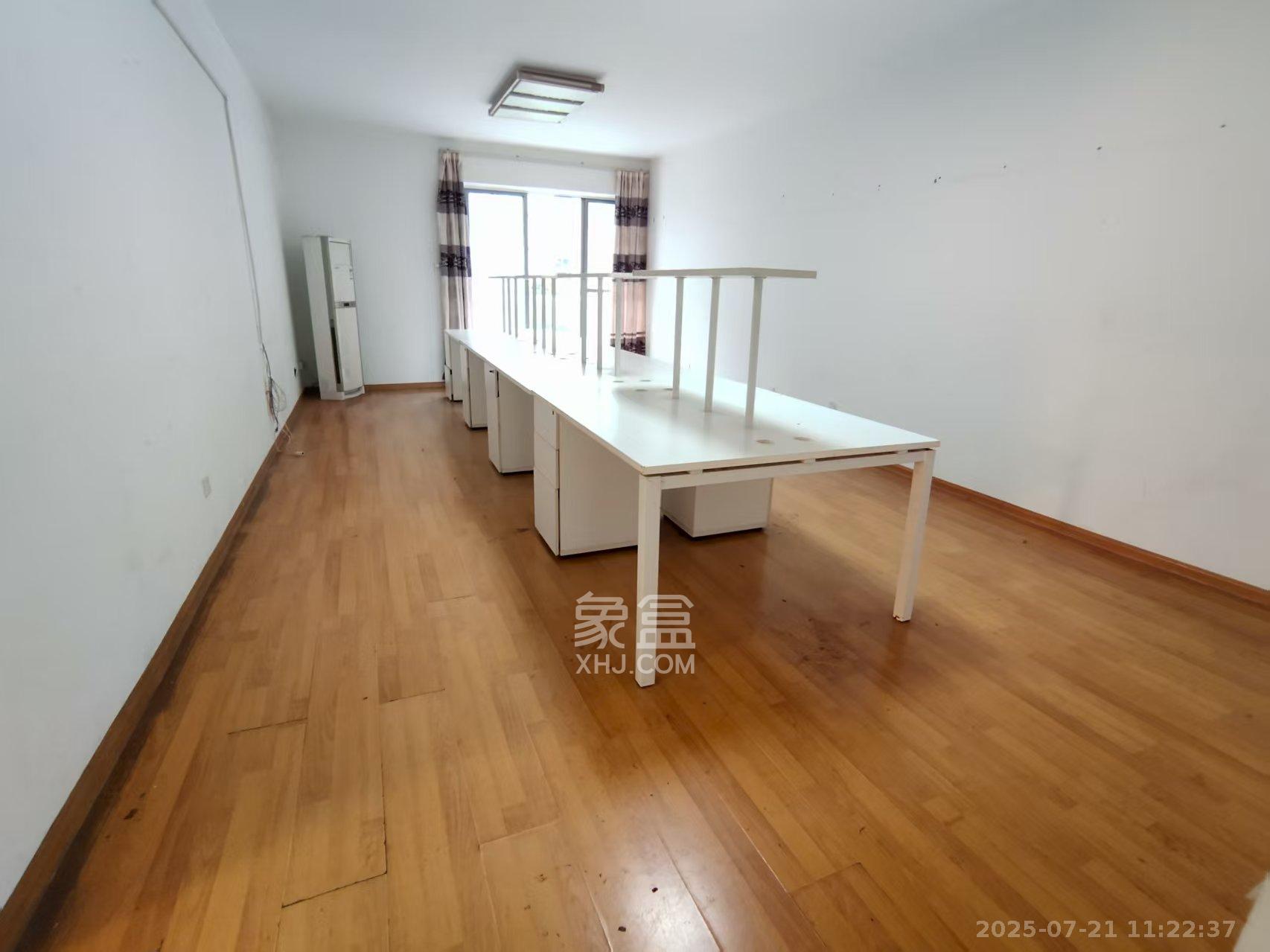 阳光100二期  4室2厅2卫    3200.0元/月室内图