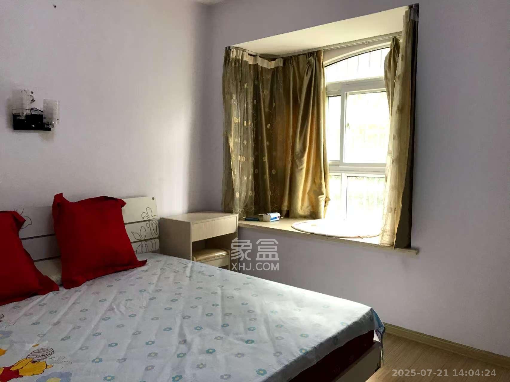 嘉盛华庭(一期、二期、三期) 3室2厅2卫 2400.0元/月 嘉盛华庭(一期、二期、三期) 3室2厅2卫 2400.0元/月室内图