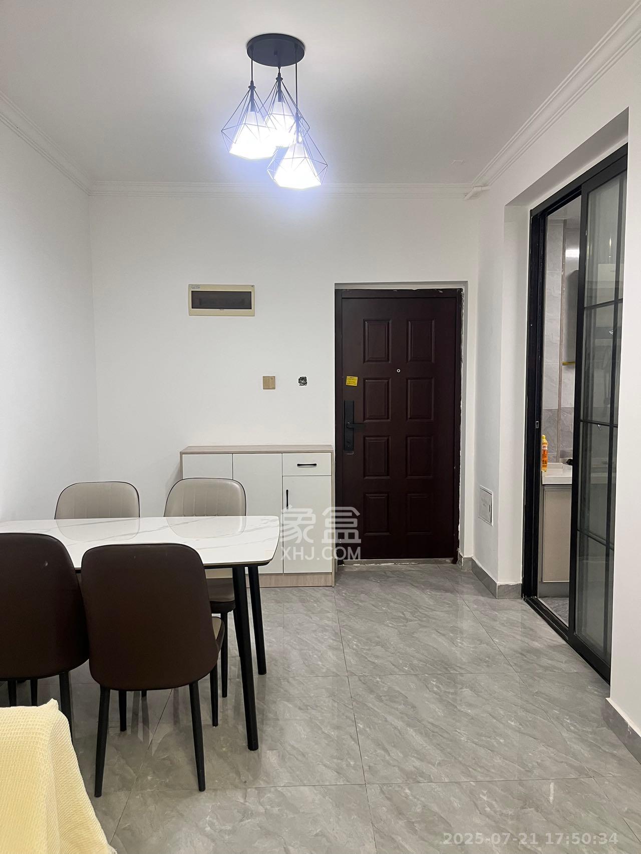 绿地新都会  3室2厅1卫    2100.0元/月 绿地新都会  3室2厅1卫    2100.0元/月室内图