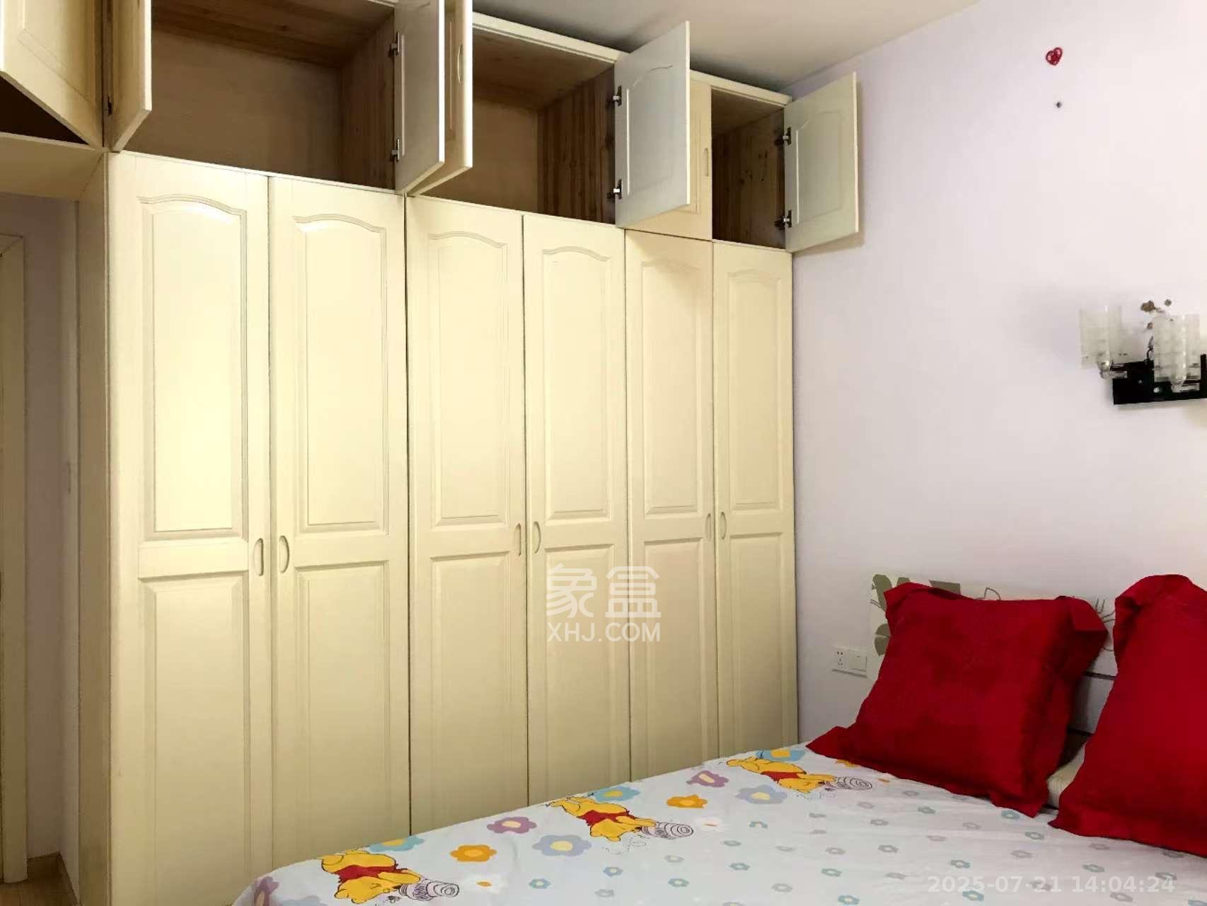 嘉盛华庭(一期、二期、三期) 3室2厅2卫 2400.0元/月 嘉盛华庭(一期、二期、三期) 3室2厅2卫 2400.0元/月室内图