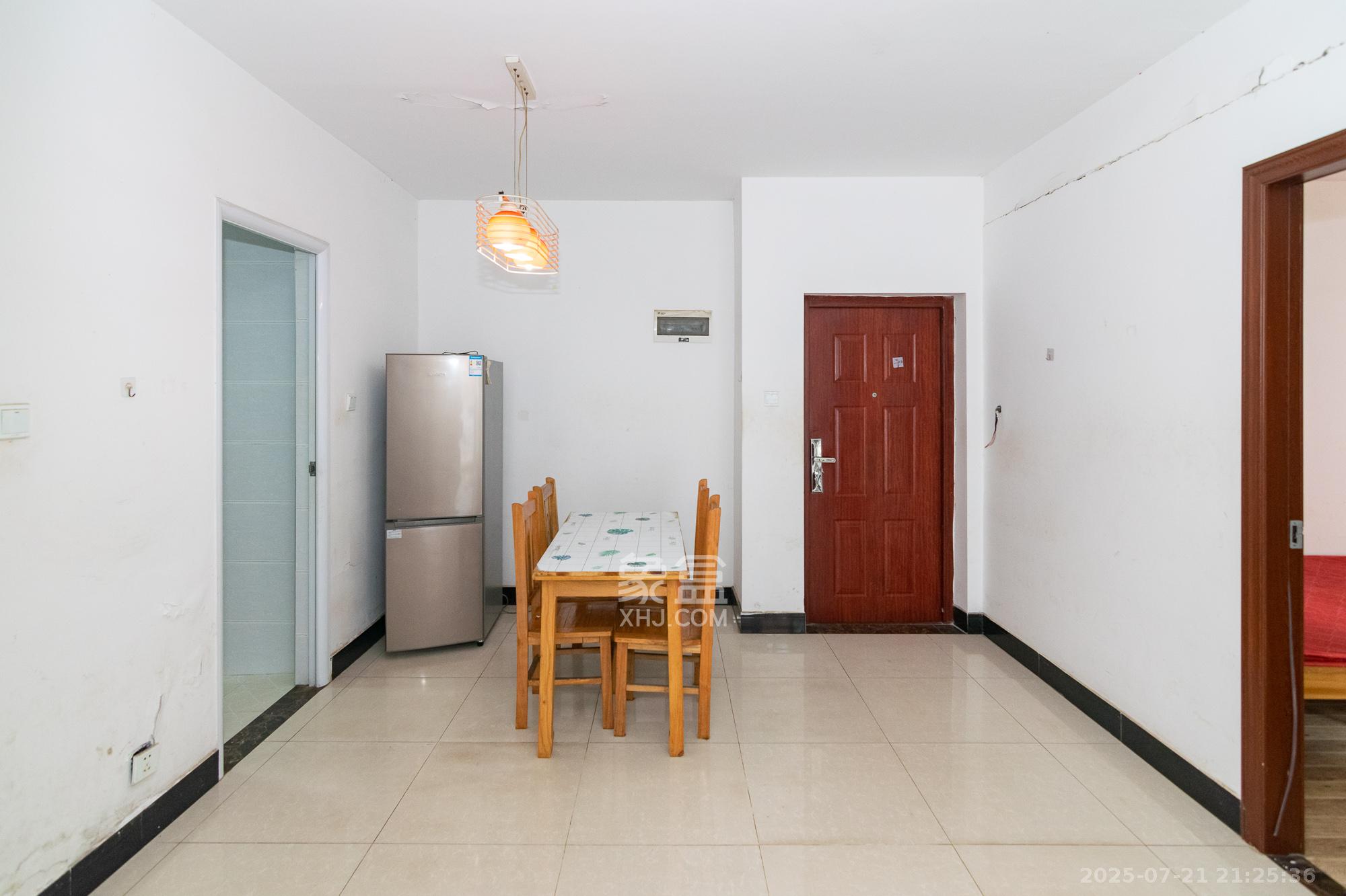 新城国际花都  2室2厅1卫    40.0万 新城国际花都  2室2厅1卫    40.0万客厅