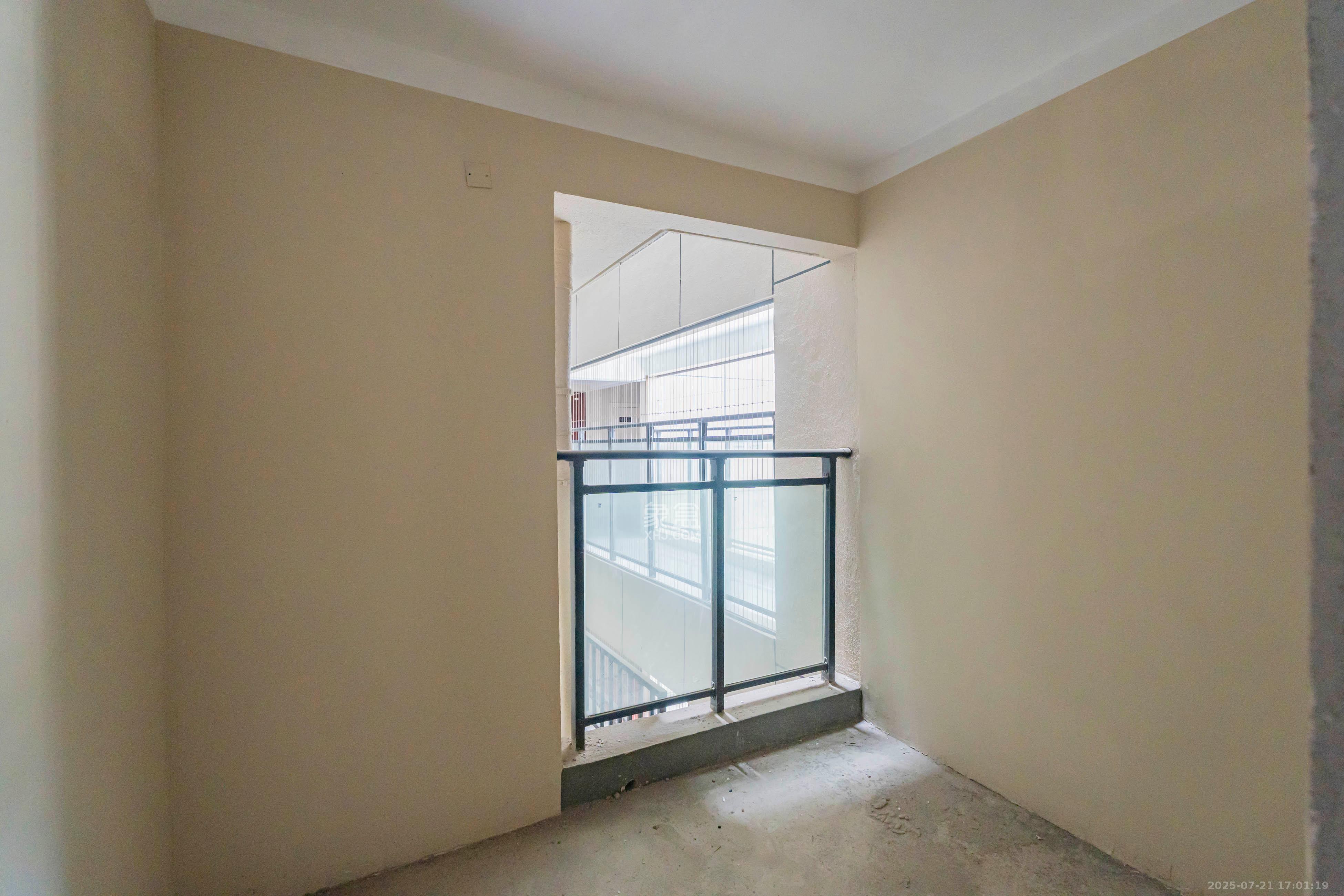 城发恒伟东风映1897  4室2厅2卫    200.0万卧室