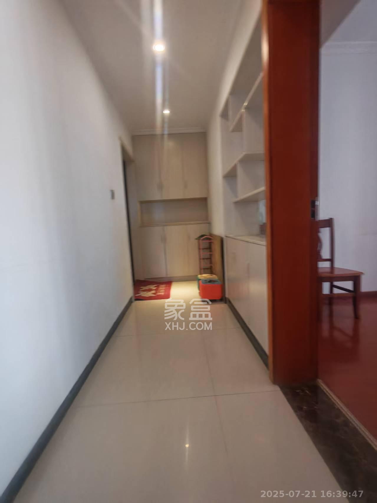 泊林晶城  4室2厅2卫    1700.0元/月 泊林晶城  4室2厅2卫    1700.0元/月室内图