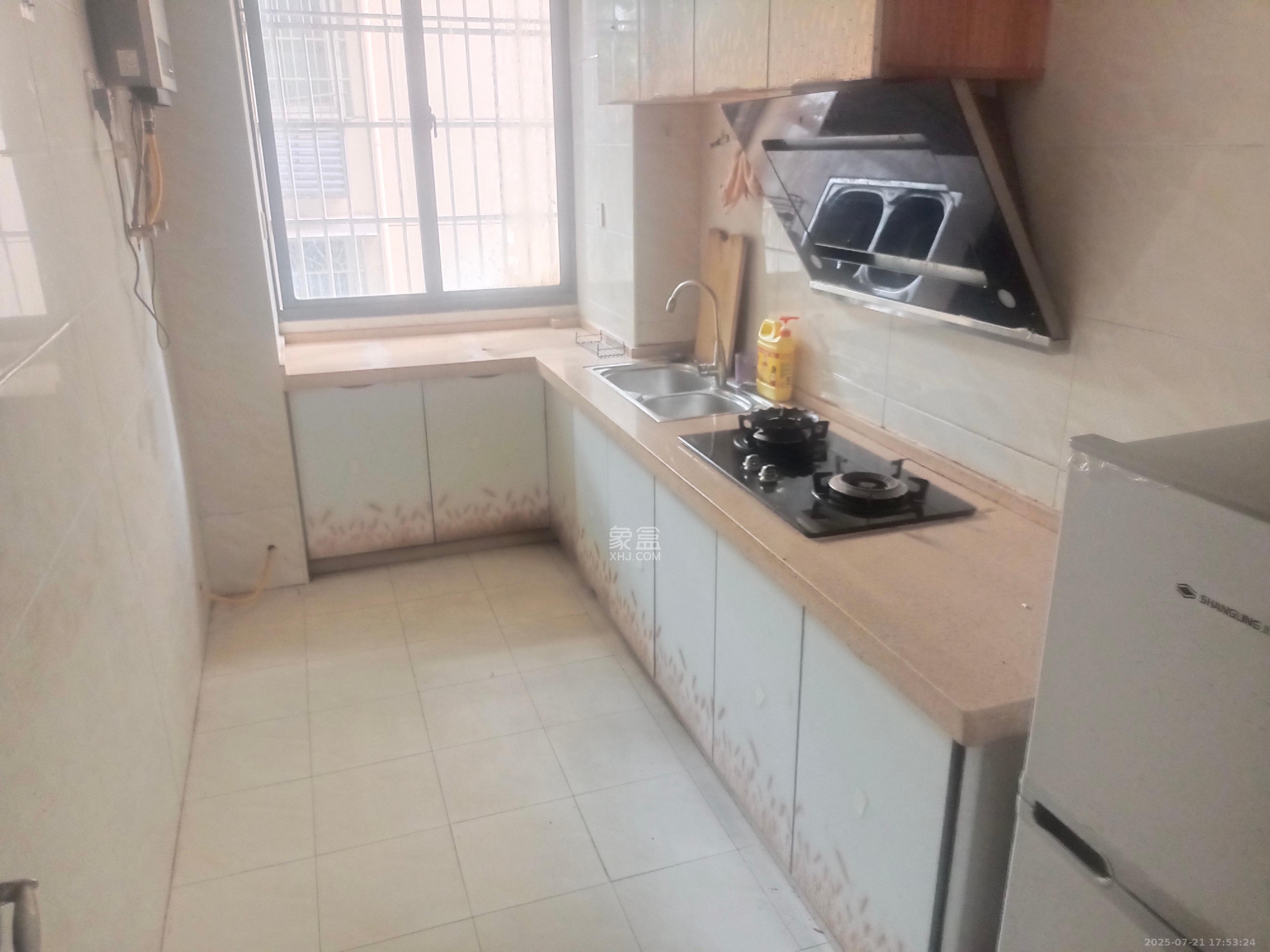 望兴家园  4室2厅2卫    2300.0元/月室内图