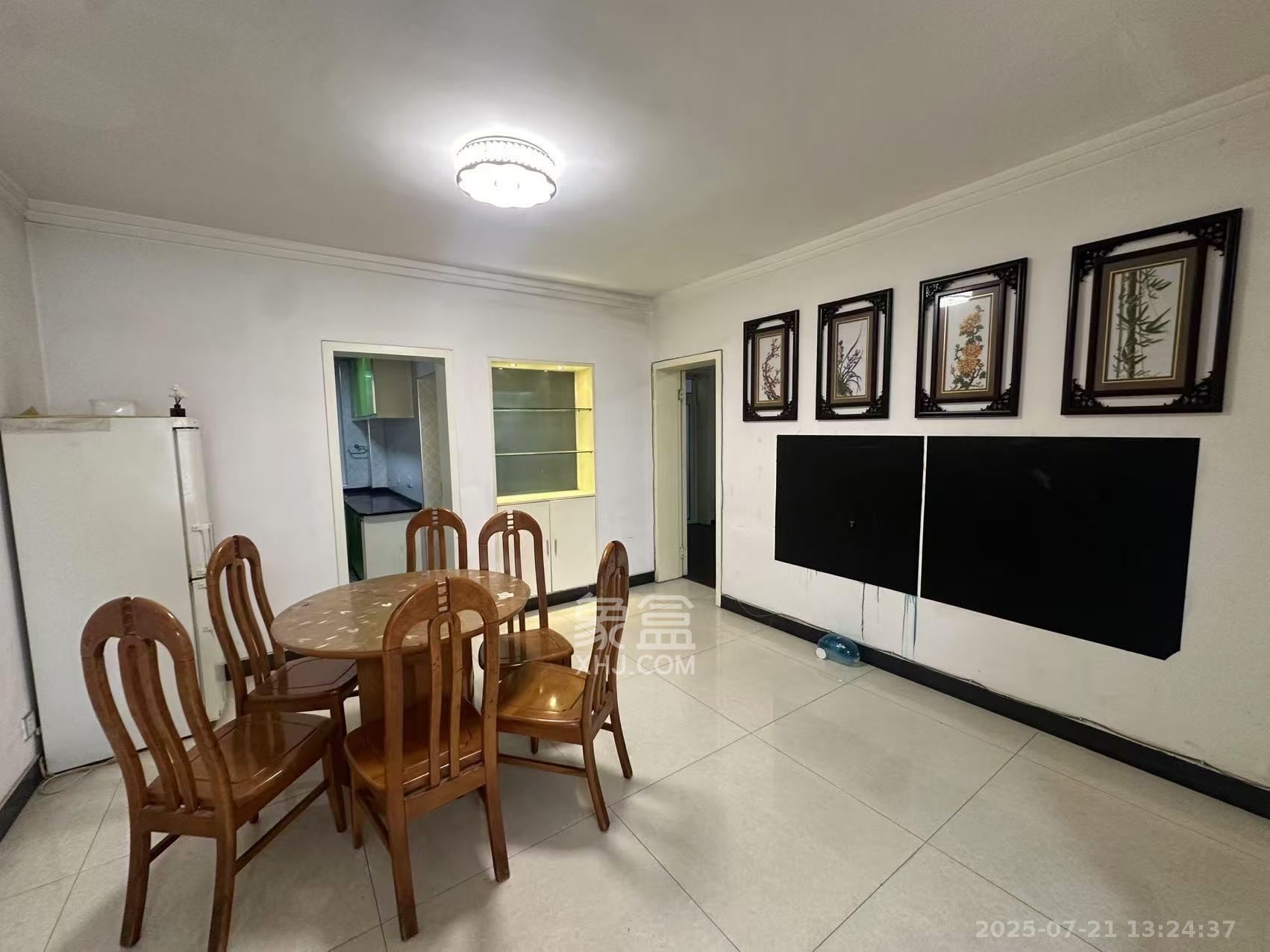 鄱阳小区  1室2厅1卫    1200.0元/月 鄱阳小区  1室2厅1卫    1200.0元/月室内图