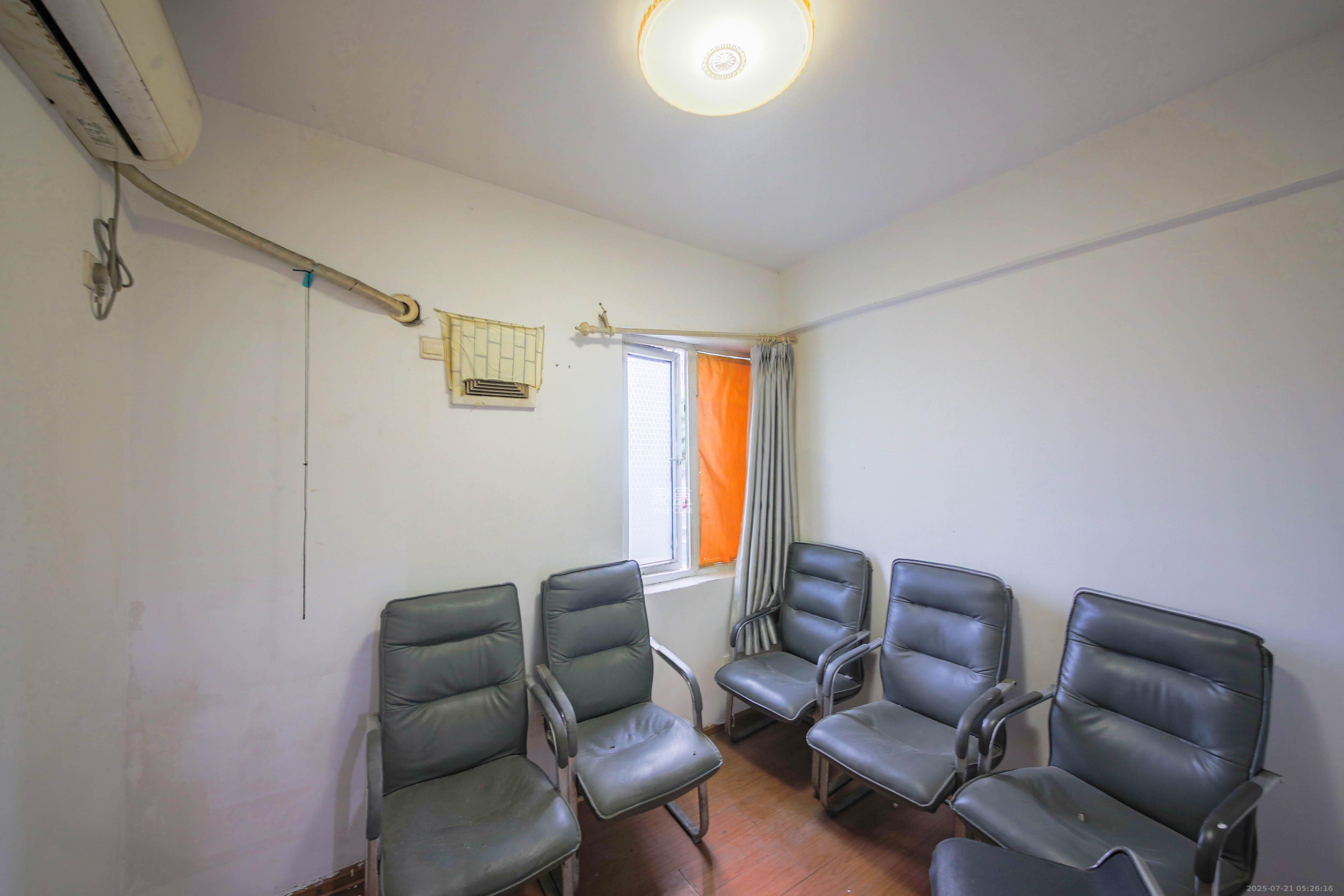 长城雅苑 3室2厅1卫 76.0万 长城雅苑 3室2厅1卫 76.0万卧室