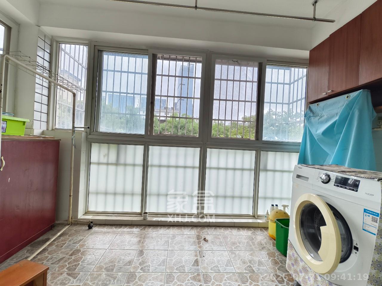 金色山庄  2室2厅1卫    2400.0元/月 金色山庄  2室2厅1卫    2400.0元/月室内图