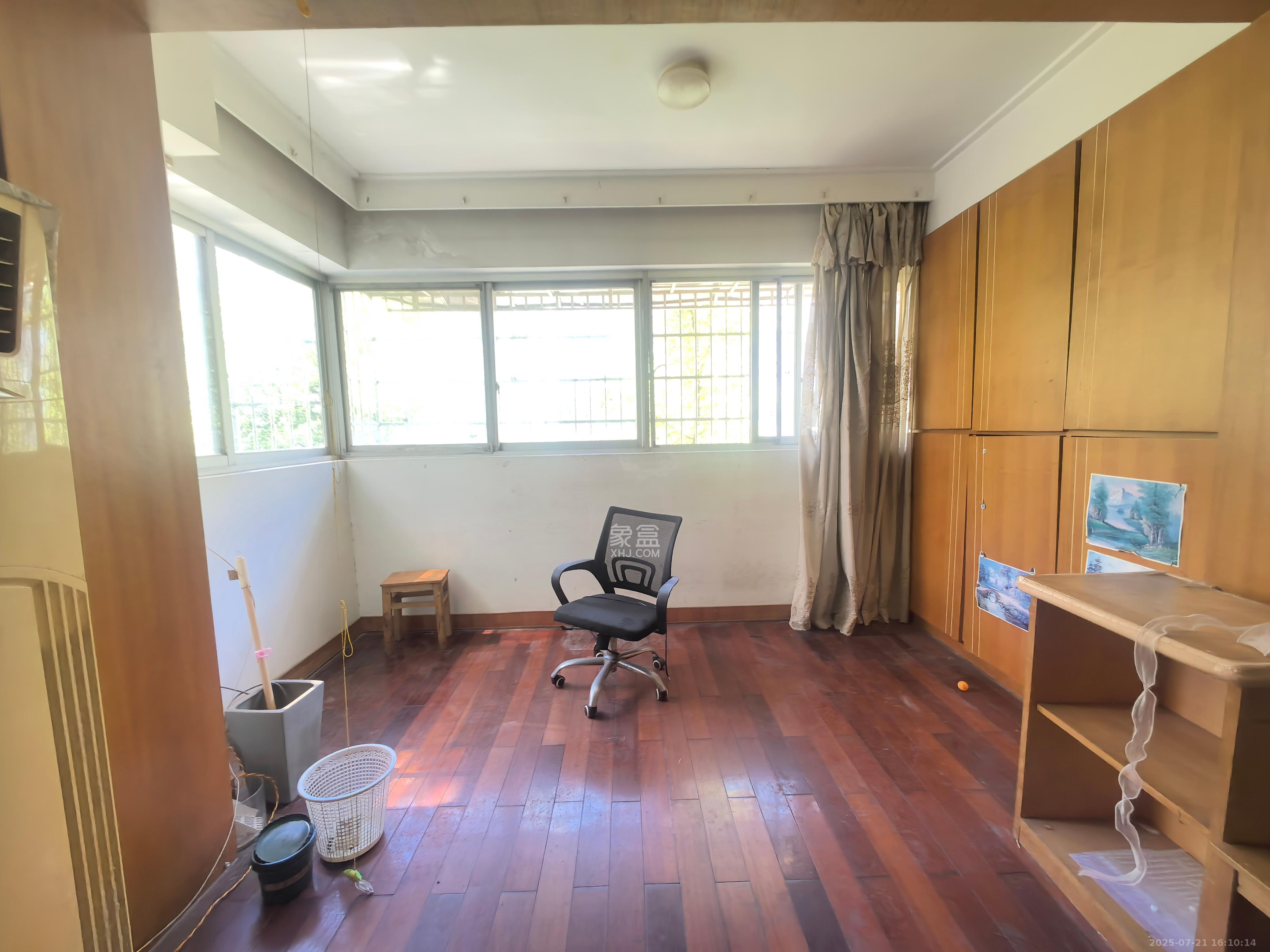 咸嘉新村嘉兴苑 3室2厅1卫 1850.0元/月 咸嘉新村嘉兴苑 3室2厅1卫 1850.0元/月室内图