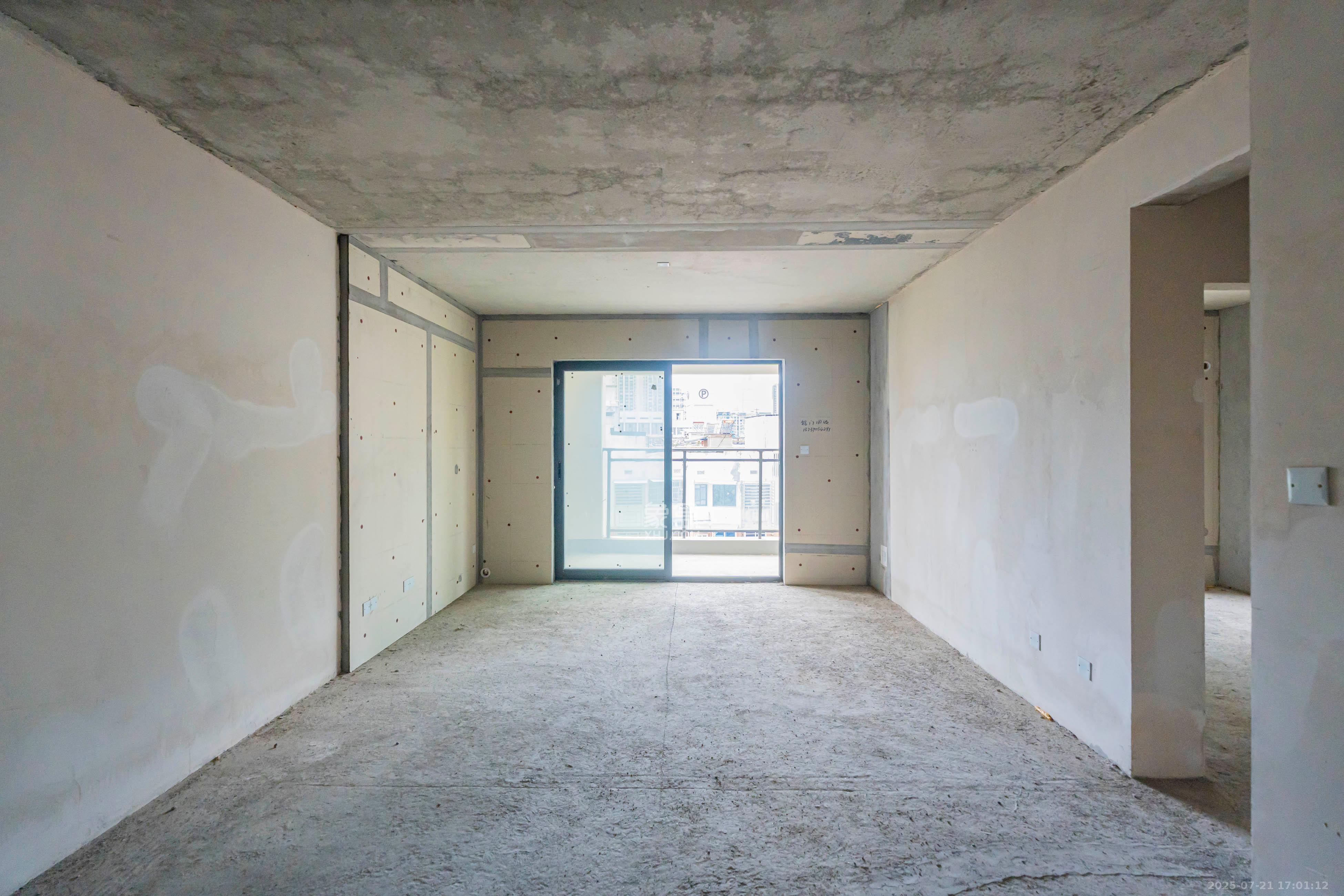 城发恒伟东风映1897  4室2厅2卫    200.0万 城发恒伟东风映1897  4室2厅2卫    200.0万客厅