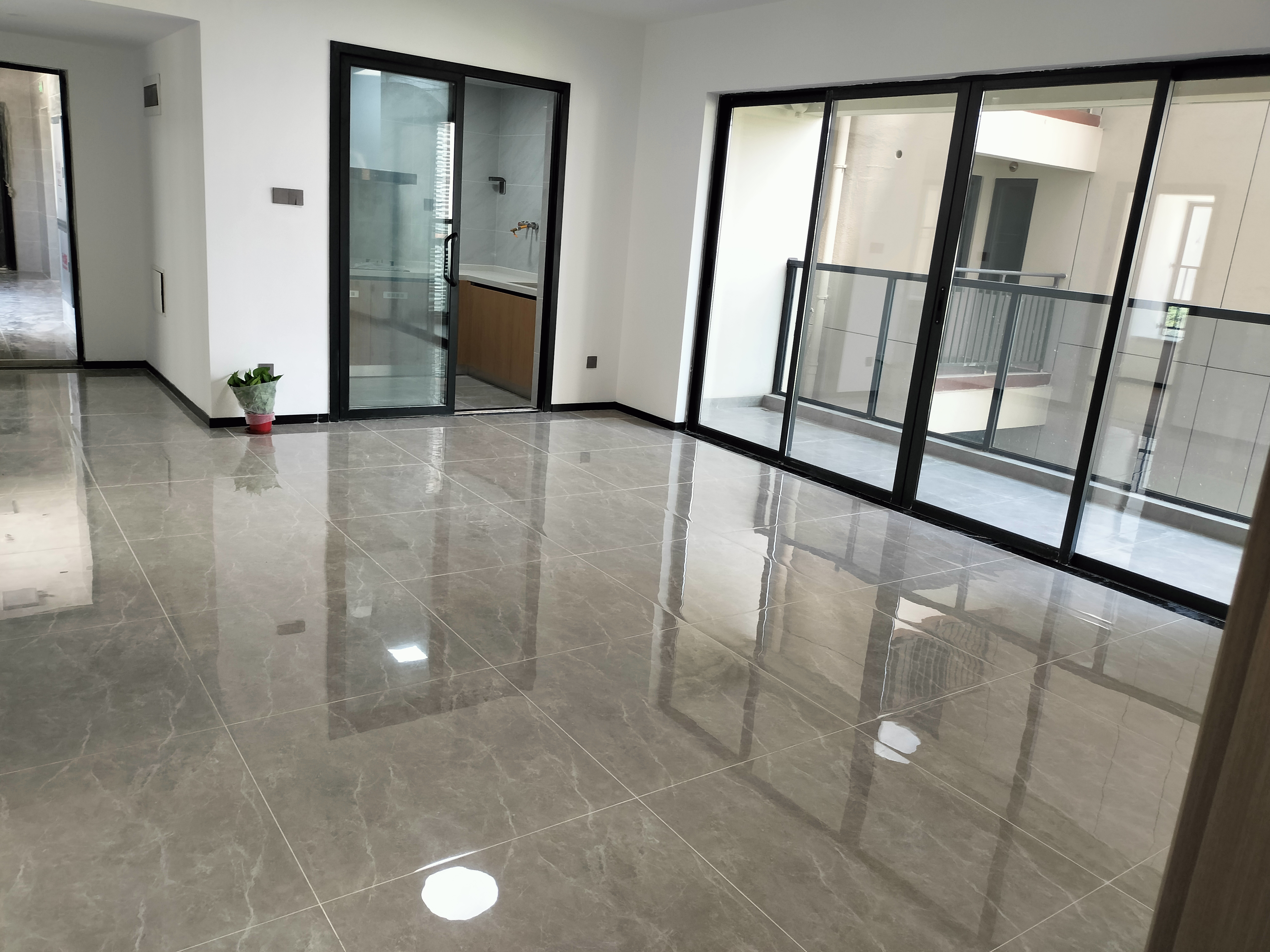 瑞和园 4室2厅2卫 2500.0元/月 瑞和园 4室2厅2卫 2500.0元/月室内图