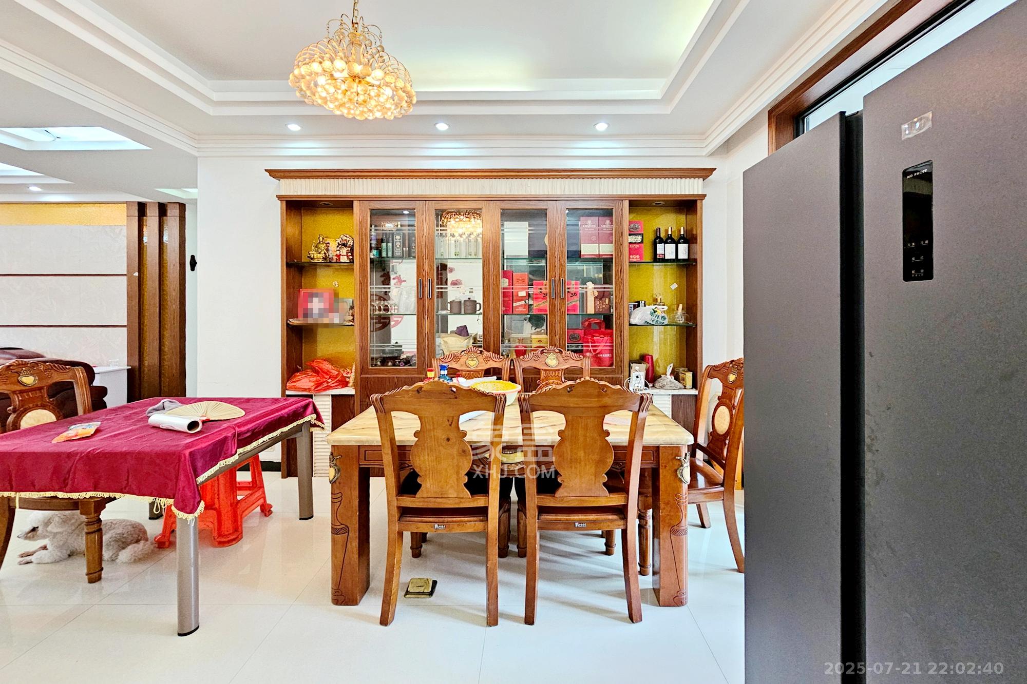 中隆国际御玺  4室2厅1卫    245.0万客厅