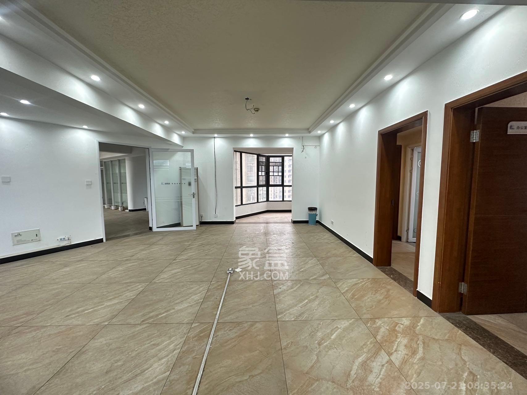 湘府9号  5室2厅2卫   8500.00元/月室内图