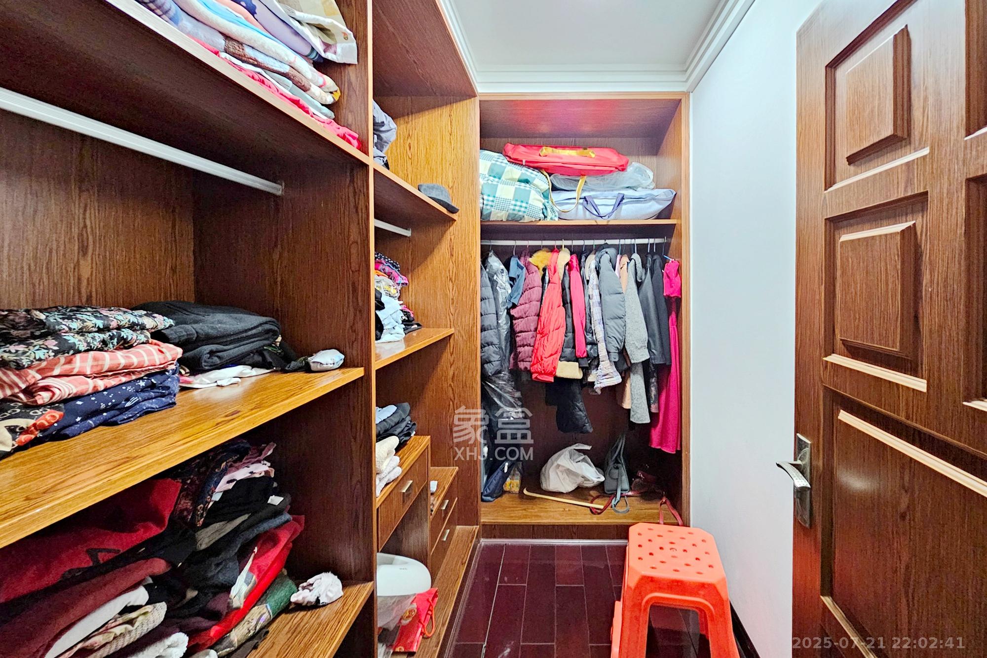 中隆国际御玺  4室2厅1卫    245.0万其他