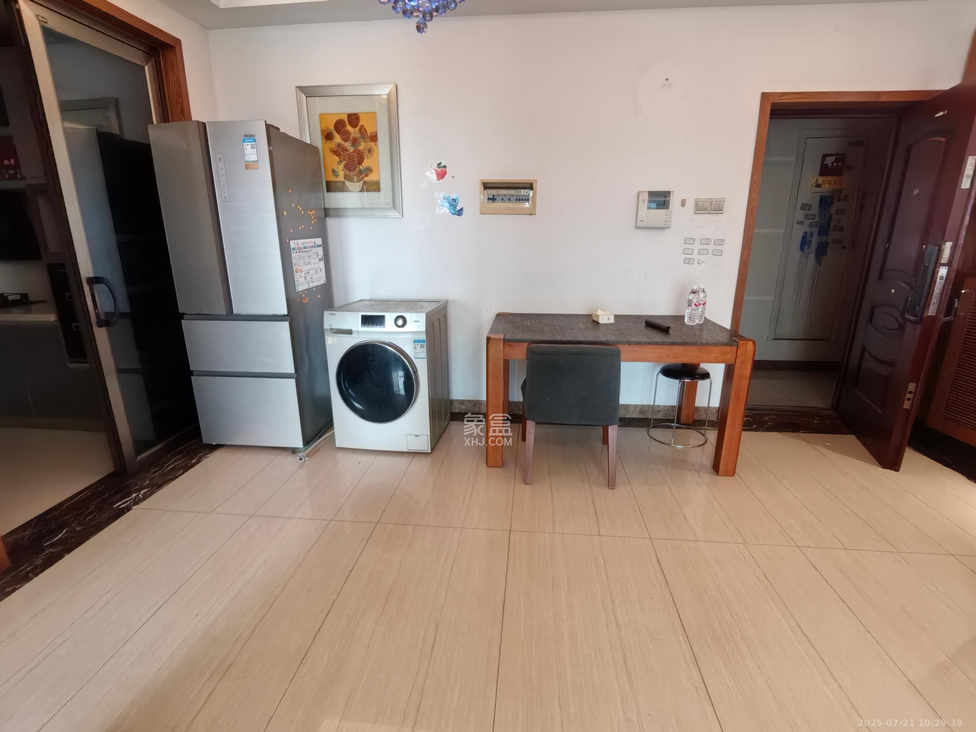 卓越蔚蓝海岸二期  2室1厅1卫    2000.0元/月户型图