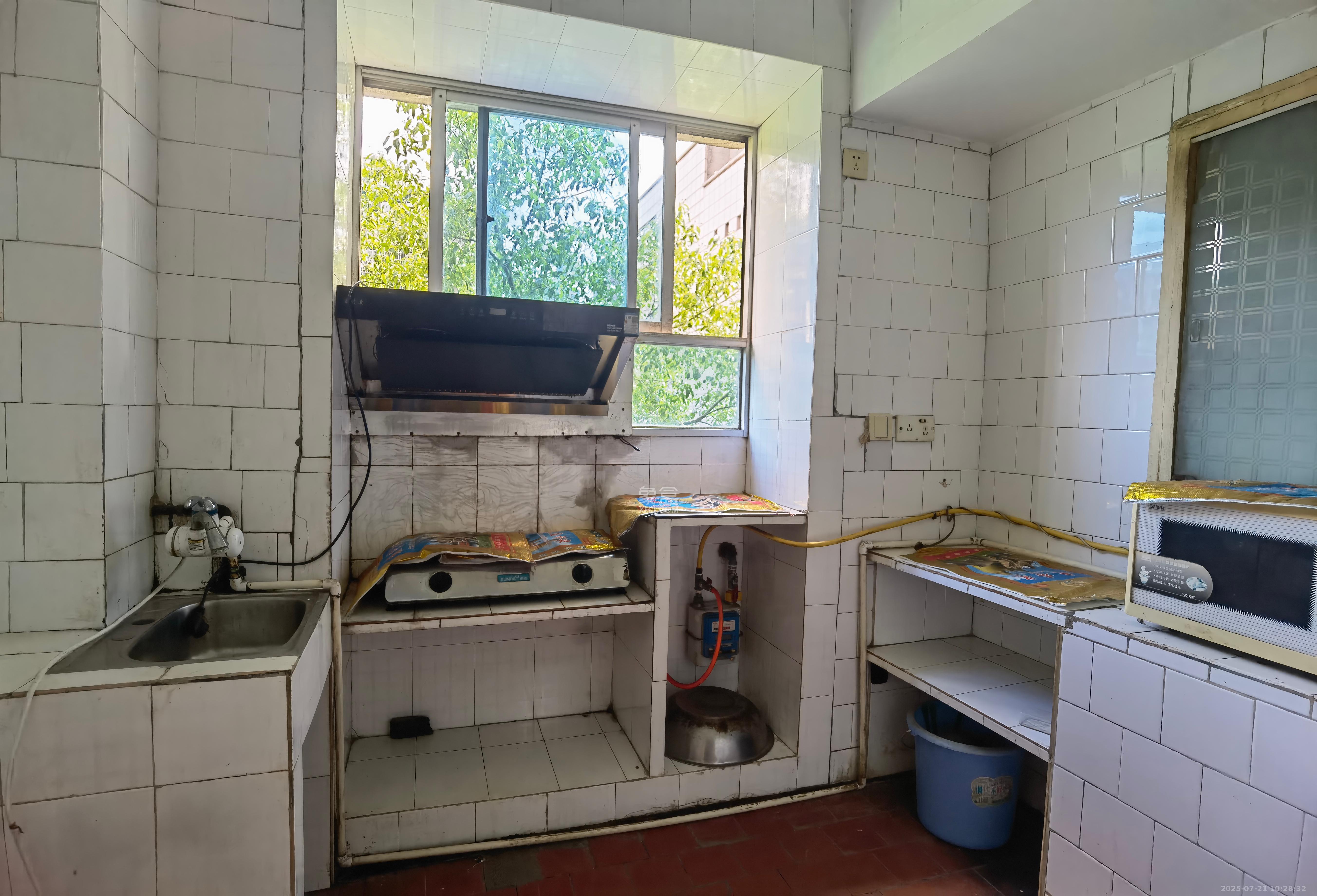 省水院宿舍 2室1厅1卫 1350.0元/月 省水院宿舍 2室1厅1卫 1350.0元/月室内图