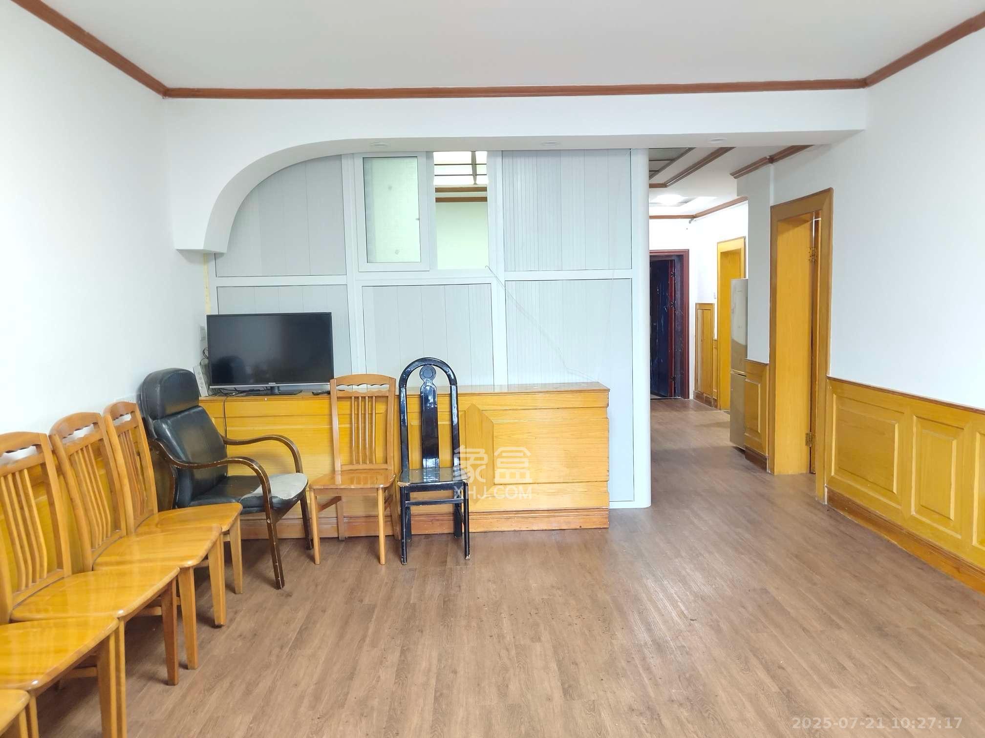 城市花园 3室1厅1卫 2900.0元/月 城市花园 3室1厅1卫 2900.0元/月室内图