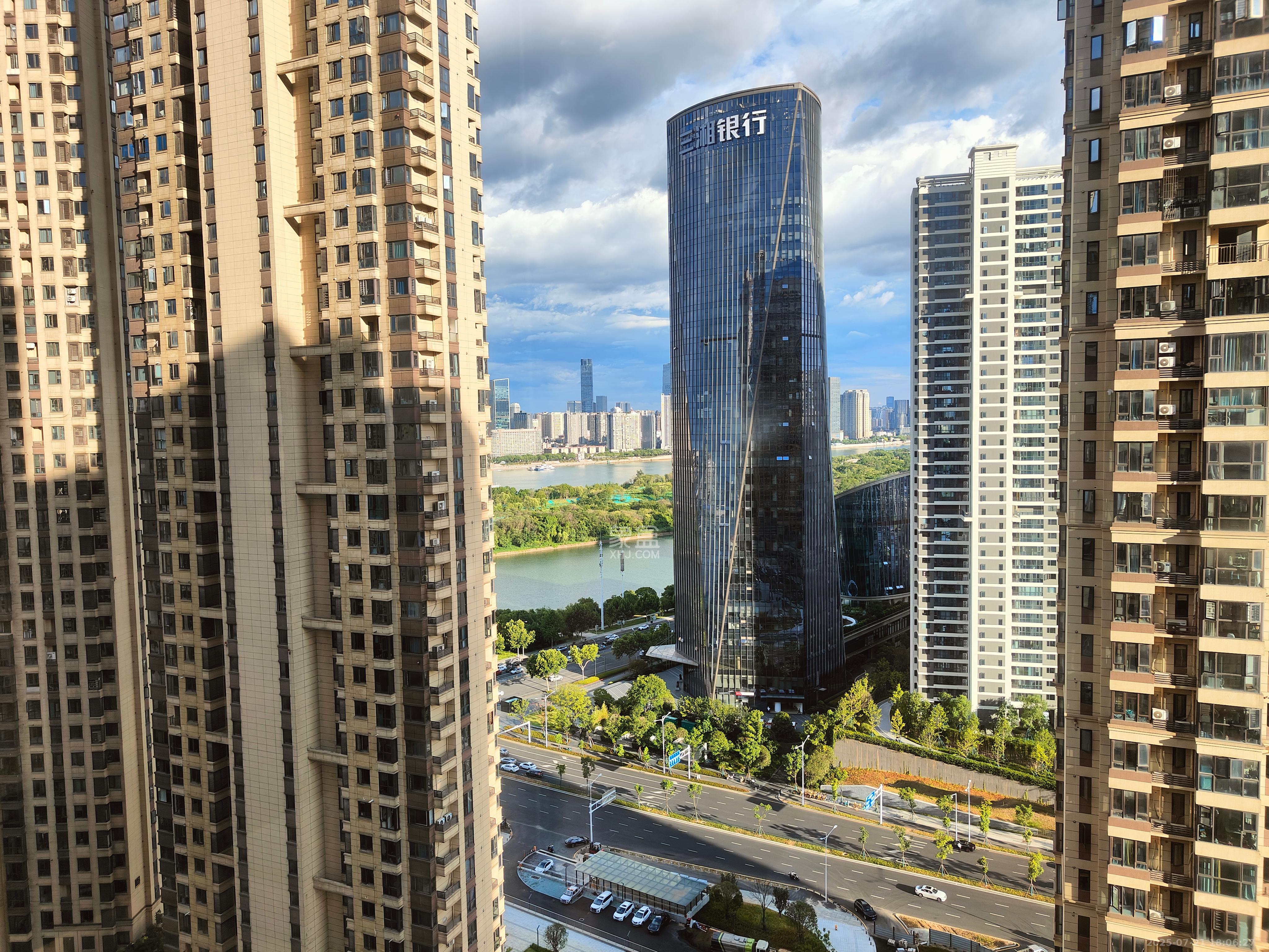 保利西海岸B区  2室1厅1卫   2500.00元/月室内图
