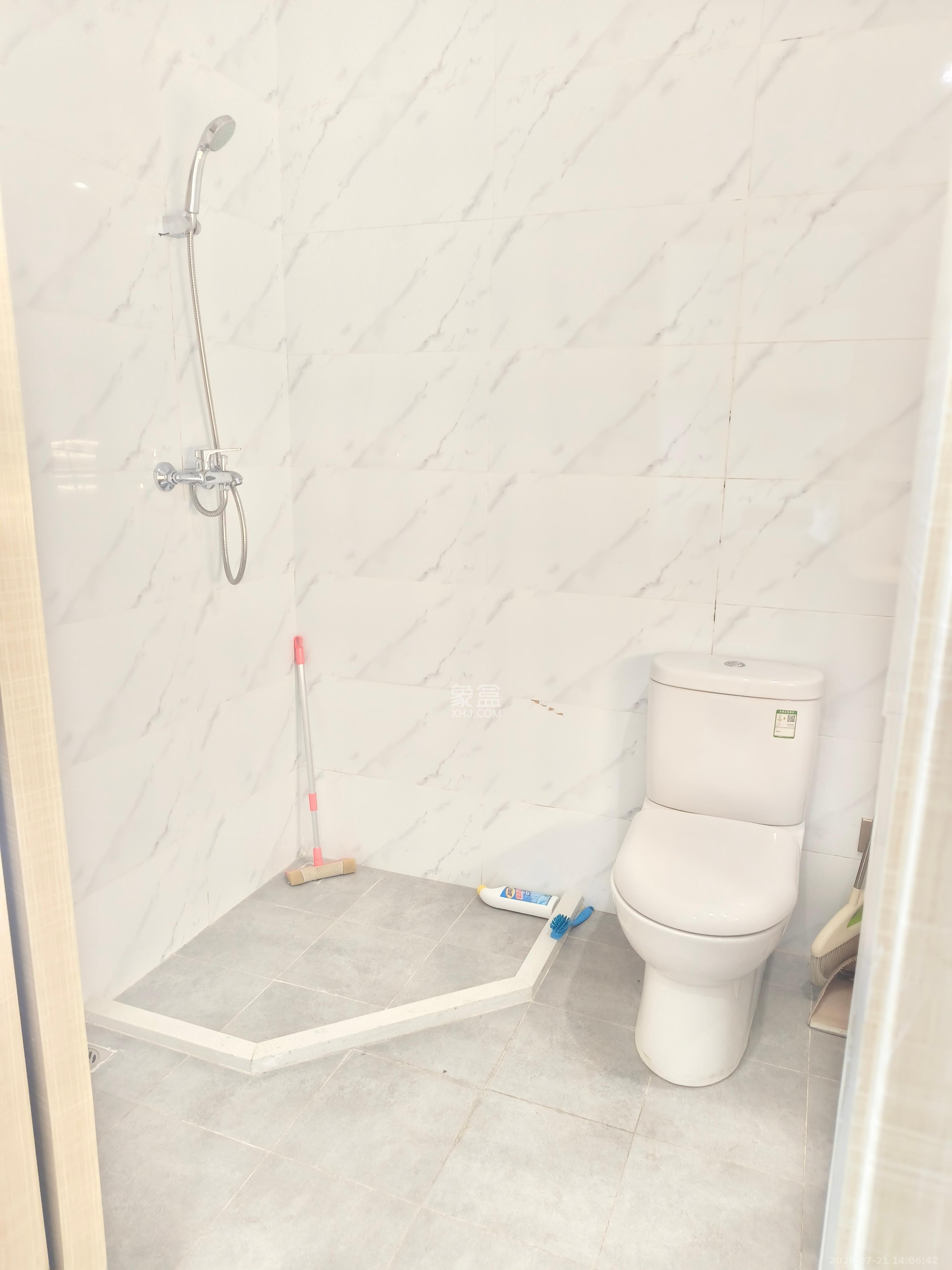 中交广场公寓  1室1厅1卫    1800.0元/月 中交广场公寓  1室1厅1卫    1800.0元/月室内图