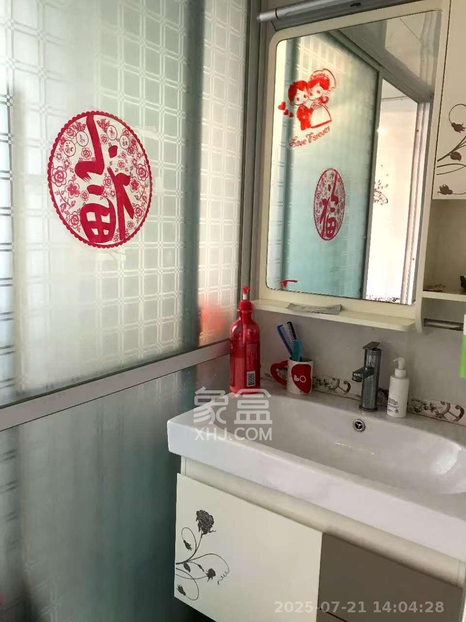 嘉盛华庭(一期、二期、三期) 3室2厅2卫 2400.0元/月 嘉盛华庭(一期、二期、三期) 3室2厅2卫 2400.0元/月室内图