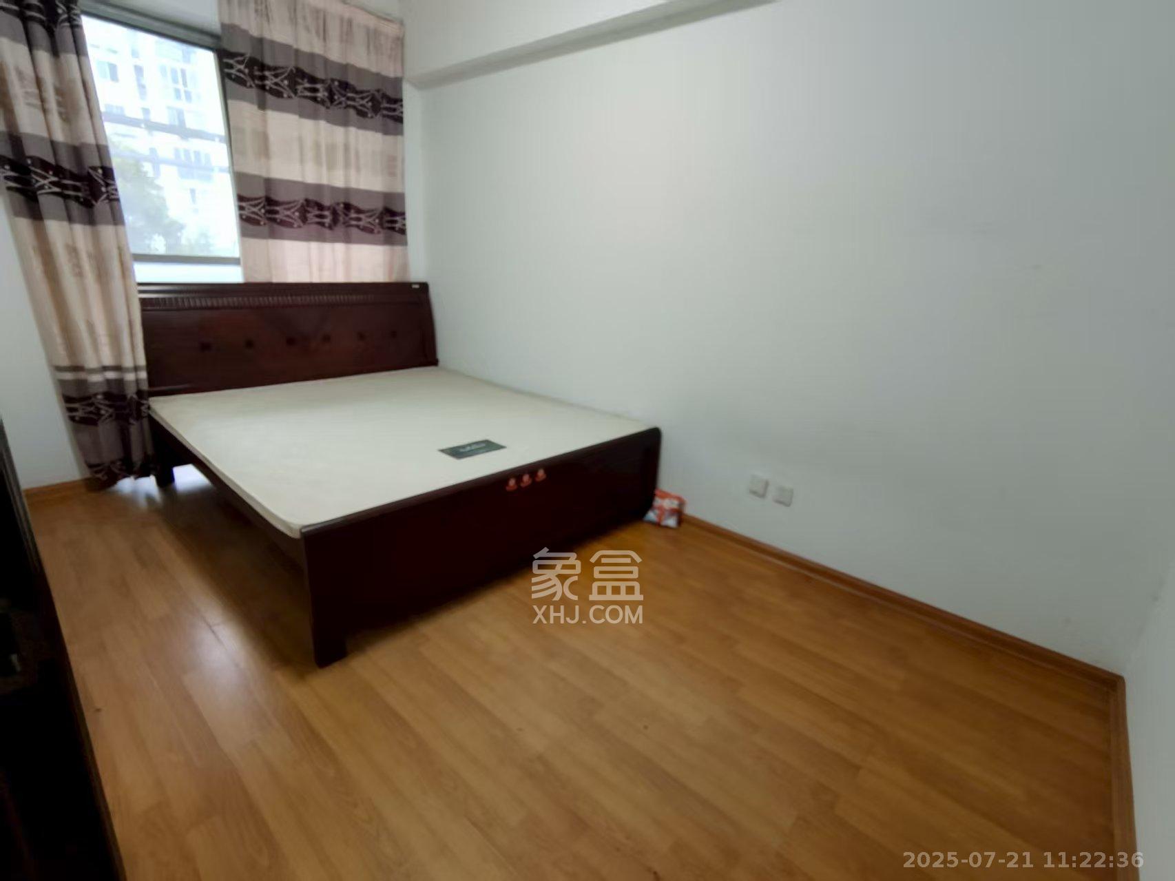 阳光100二期  4室2厅2卫    3200.0元/月室内图