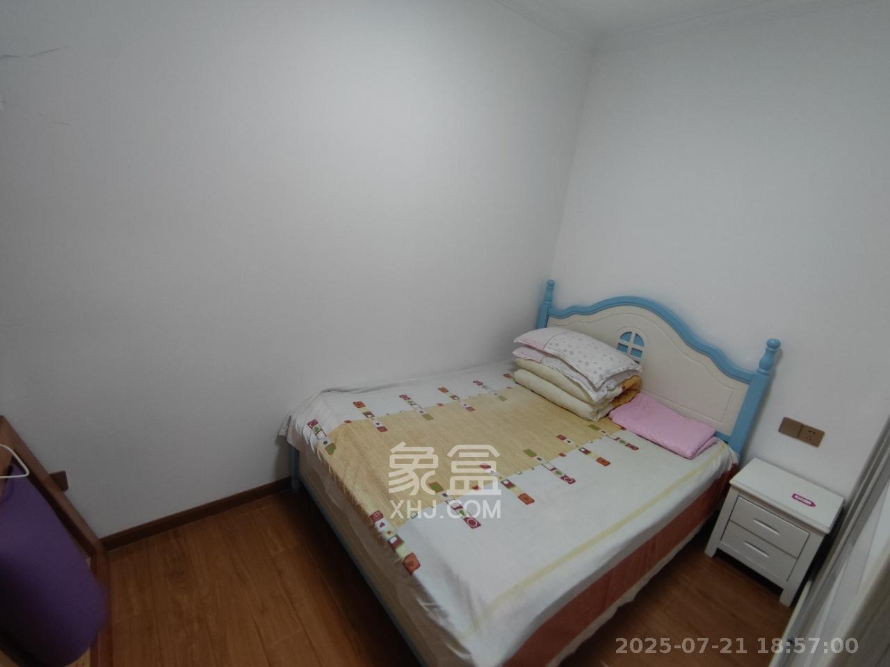 洋湖时代  3室2厅1卫    2000.0元/月室内图