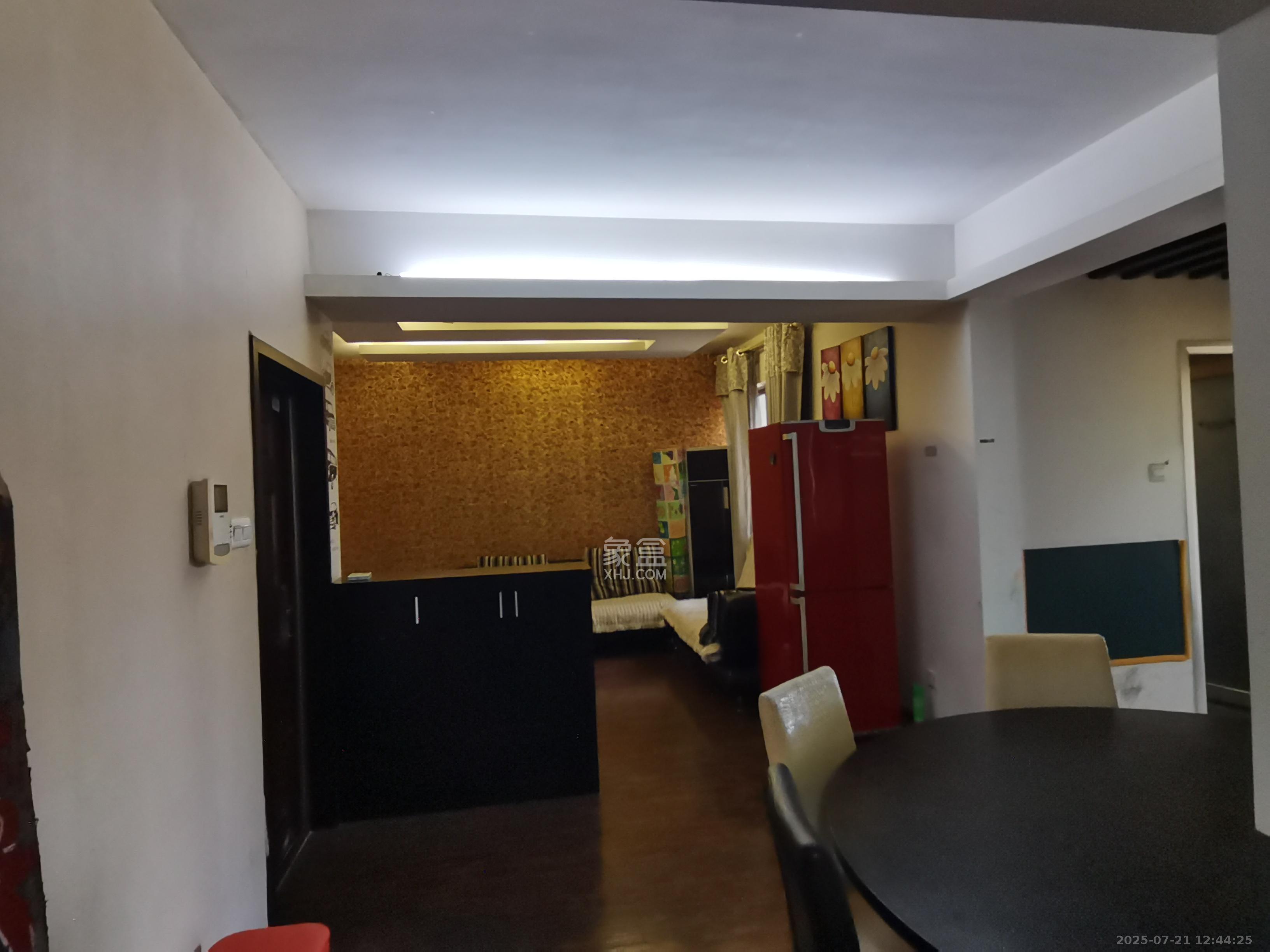 层上观邸 2室2厅1卫 2100.0元/月 层上观邸 2室2厅1卫 2100.0元/月室内图