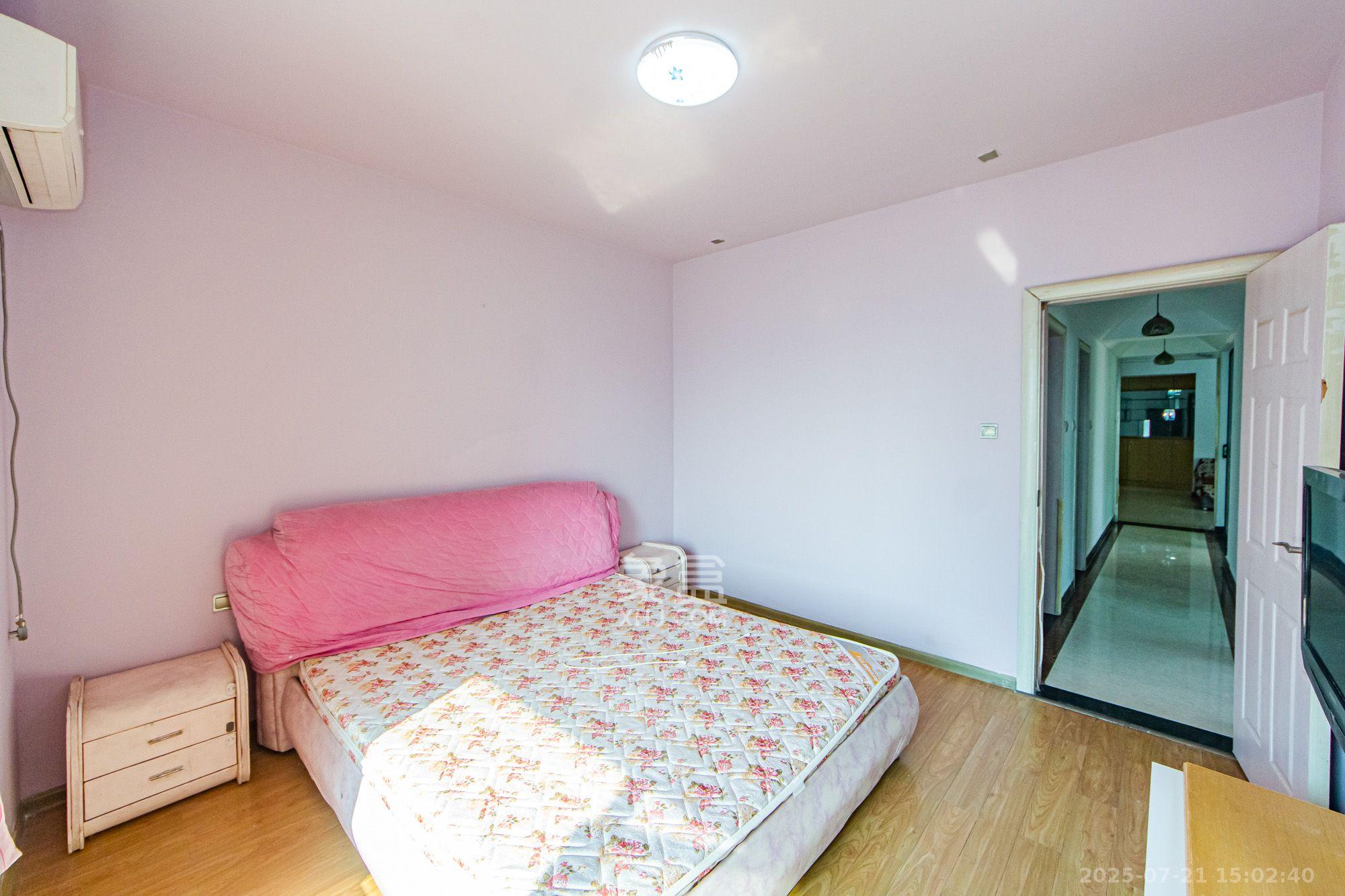 滨江君悦香邸  4室1厅1卫    2600.0元/月 滨江君悦香邸  4室1厅1卫    2600.0元/月室内图