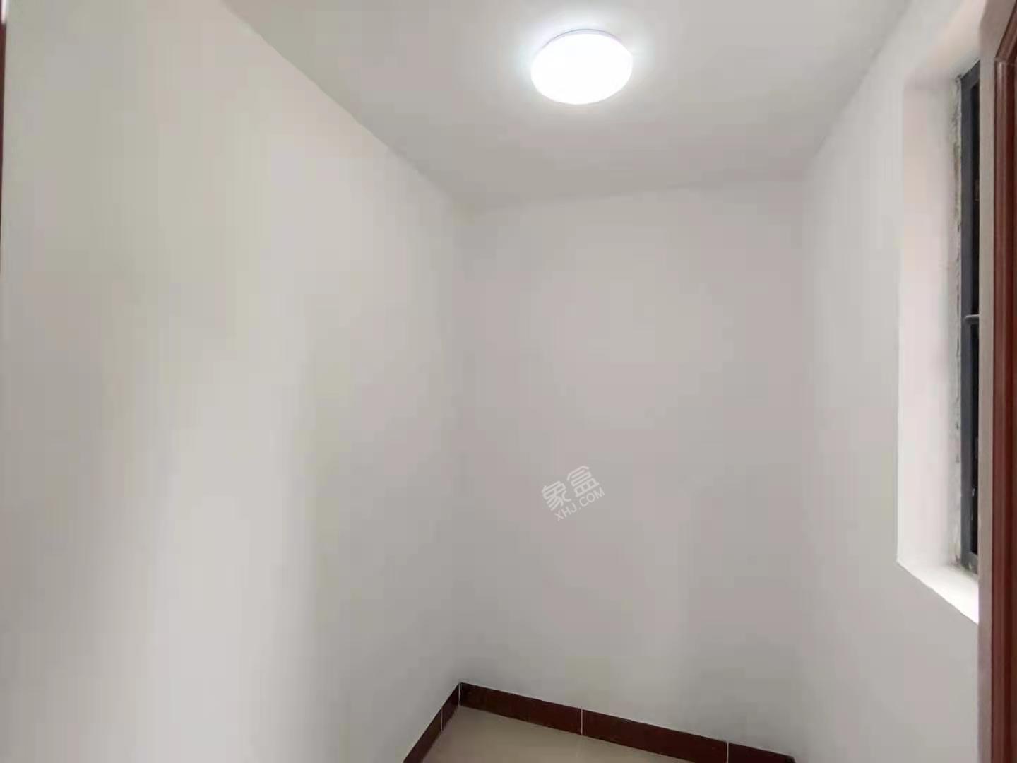 美舍嘉苑一期  4室2厅3卫    202.0万 美舍嘉苑一期  4室2厅3卫    202.0万客厅