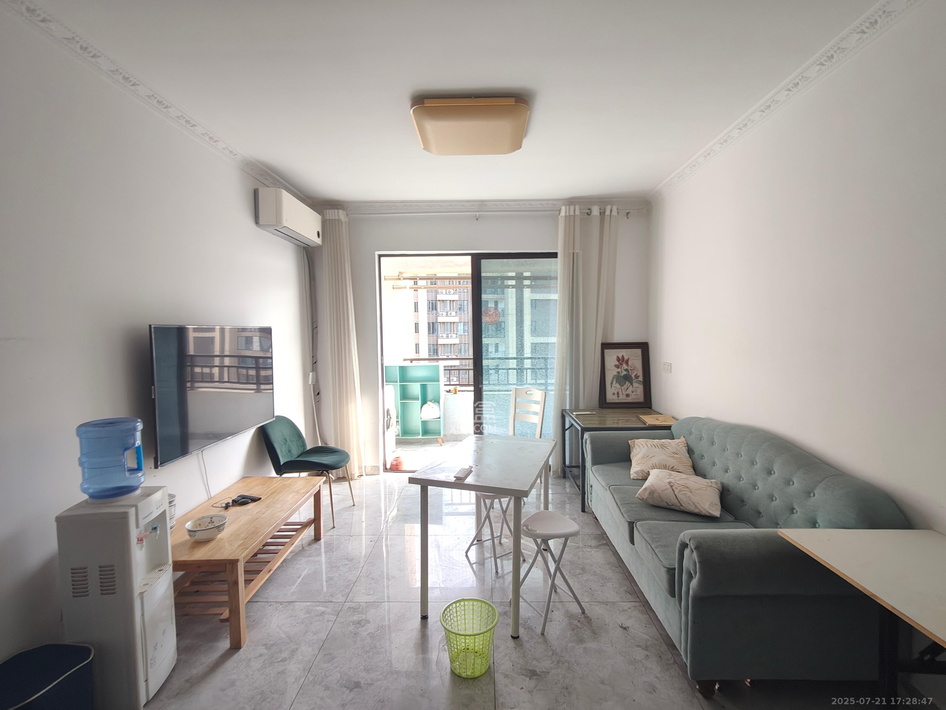 卓越浅水湾  1室2厅1卫    2500.0元/月 卓越浅水湾  1室2厅1卫    2500.0元/月