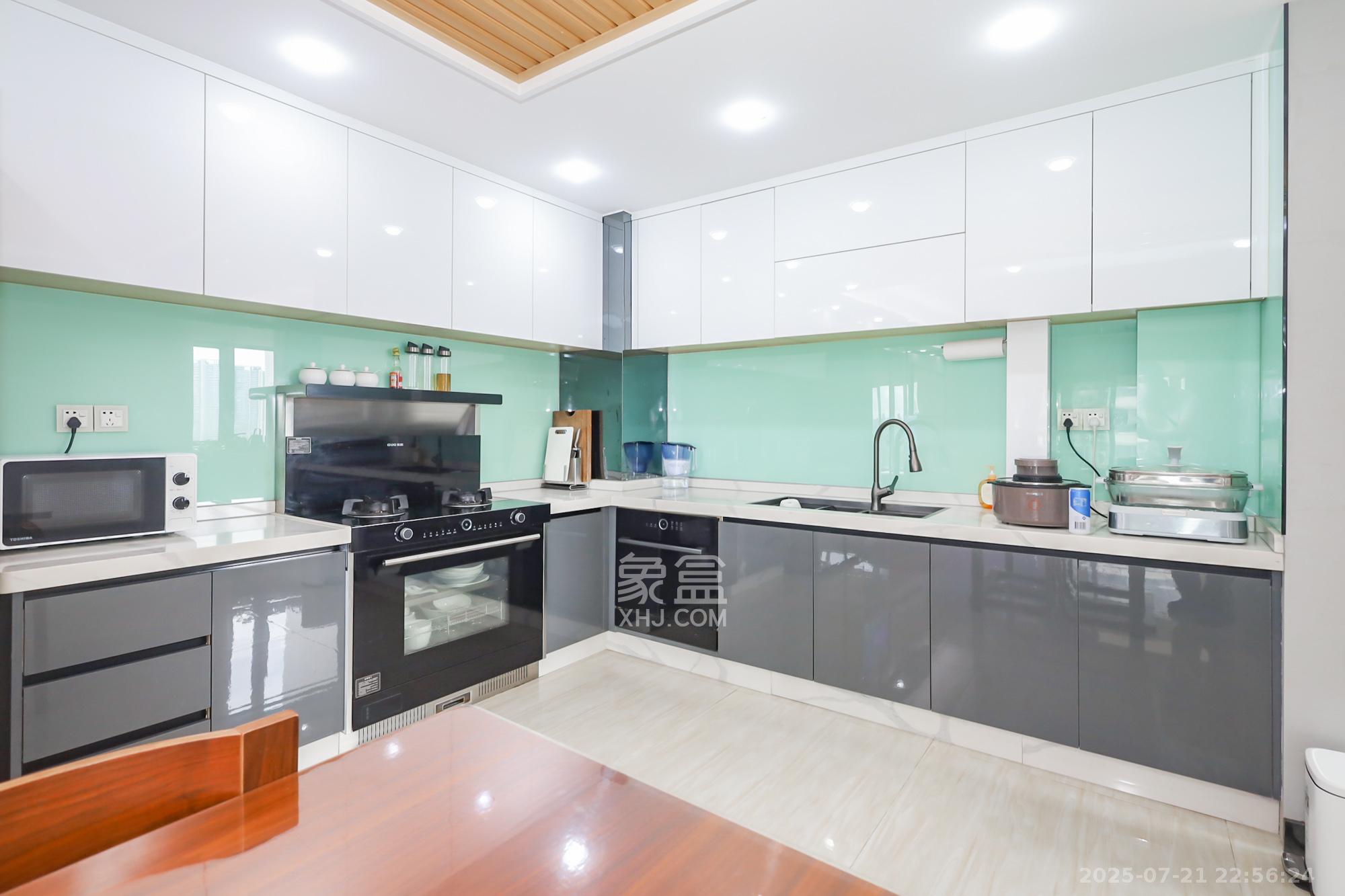 景秀江山  4室2厅2卫    190.0万厨房