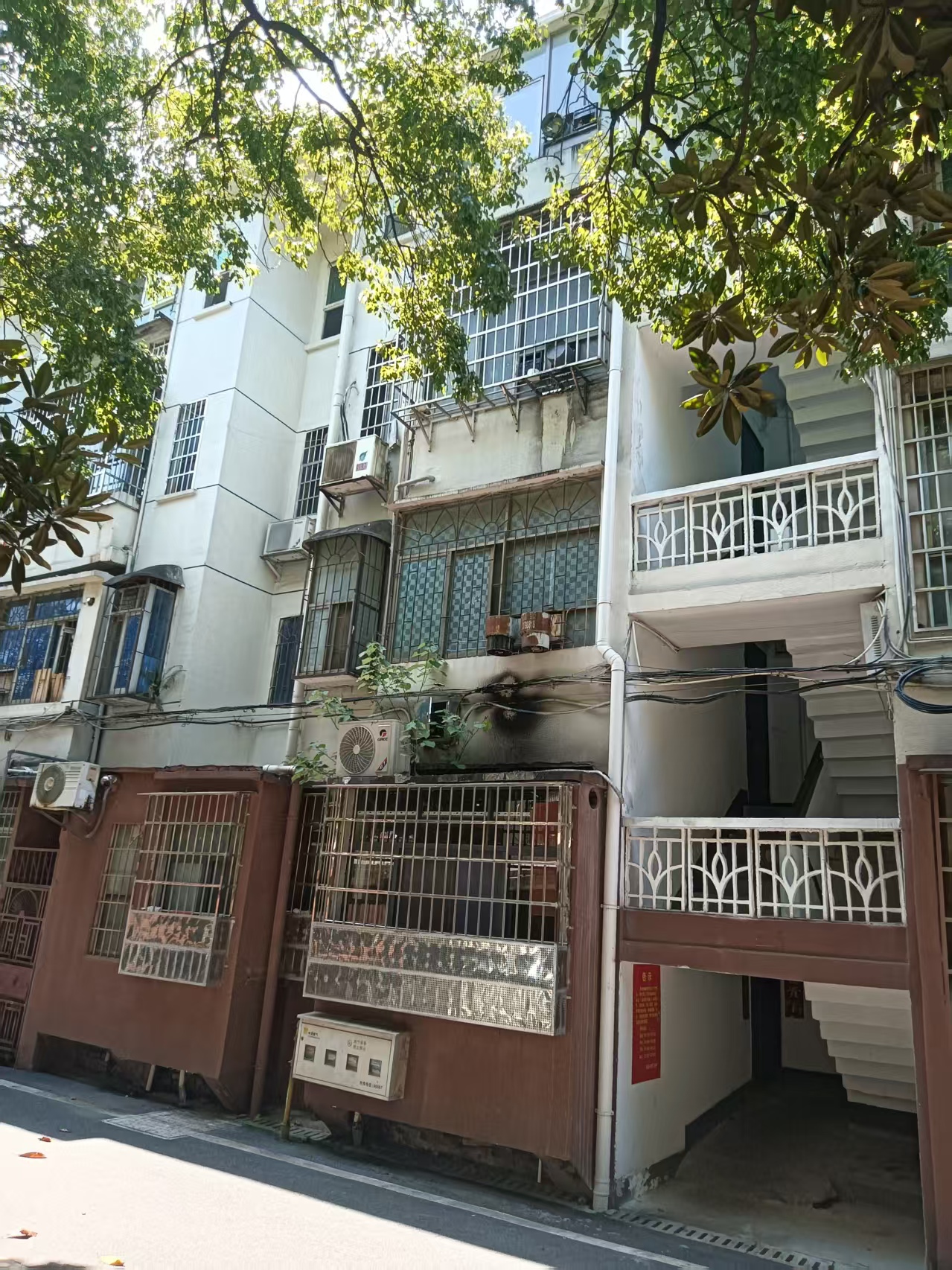 二中家属楼  4室2厅1卫    1000.0元/月室内图