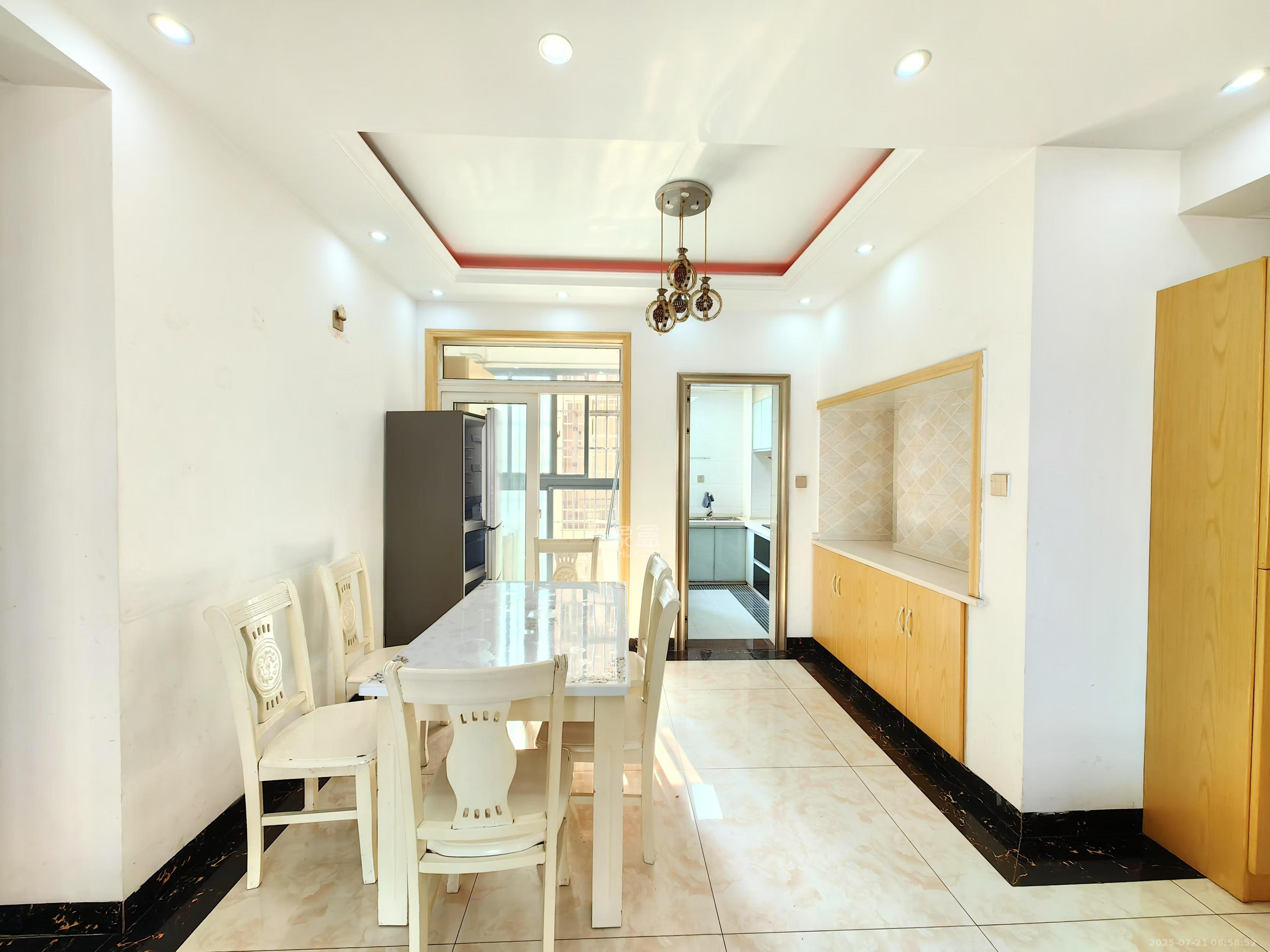 嘉顺苑 3室2厅2卫 2400.0元/月 嘉顺苑 3室2厅2卫 2400.0元/月室内图